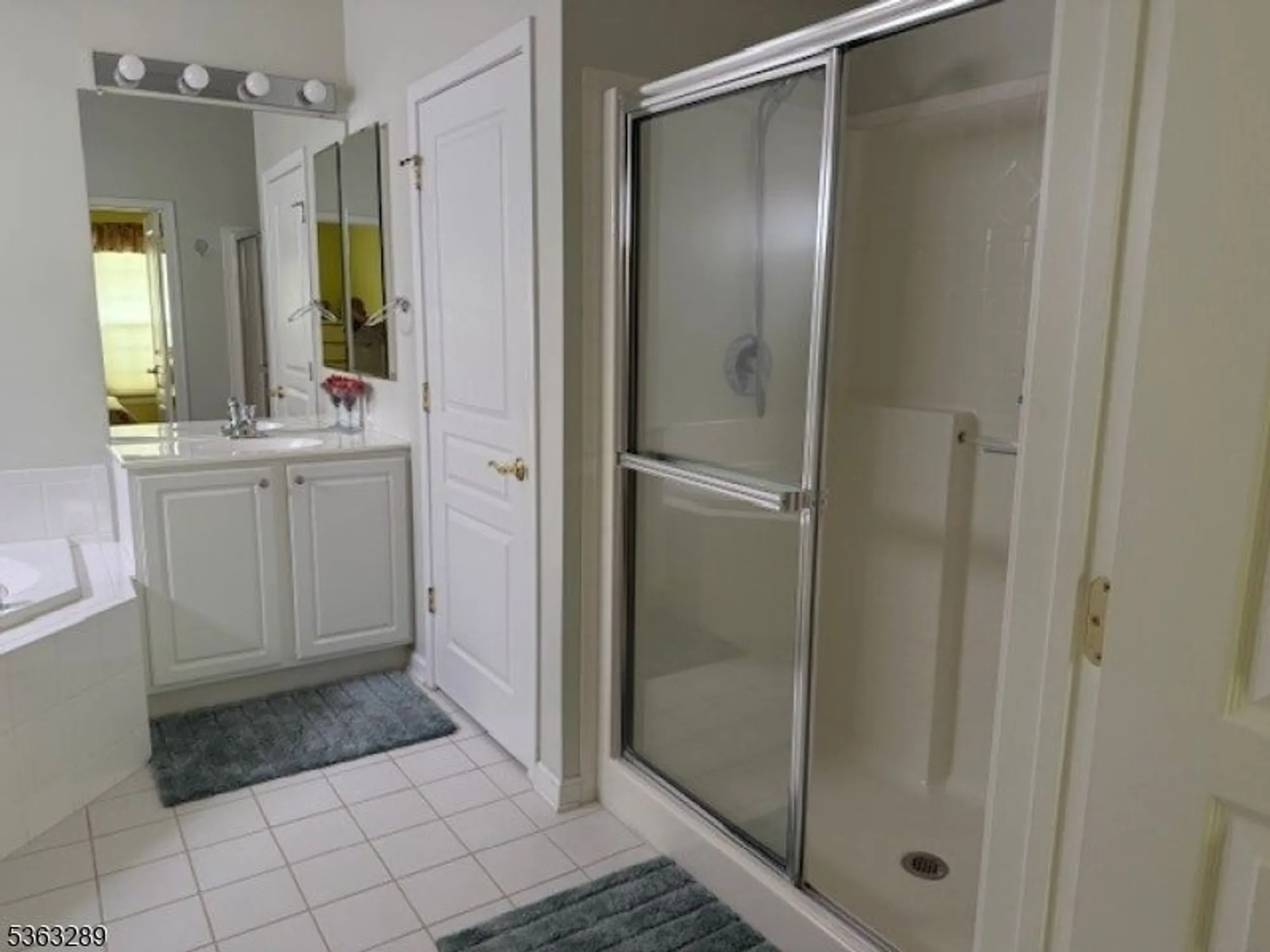 Property Slideshow image 16 of 27 | 515 crossfields ln, Somerset, NJ, 08873