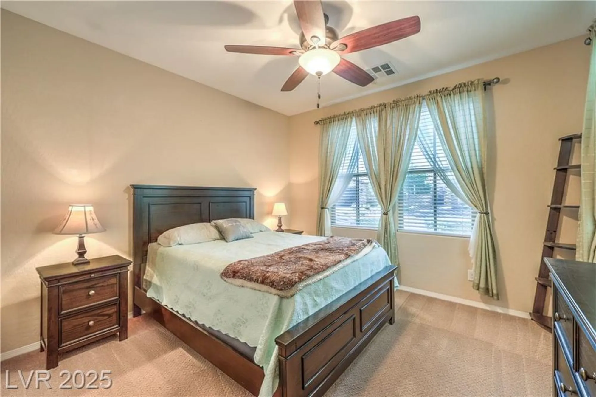 Property Slideshow image 20 of 44 | 3740 corte bella hills ave, North Las Vegas, NV, 89081