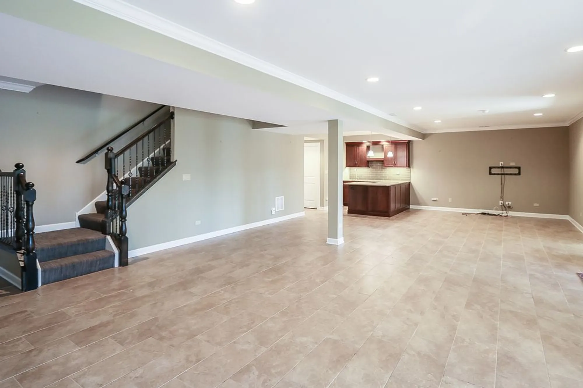 Property Slideshow image 27 of 35 | , Lake In The Hills, IL, 60156