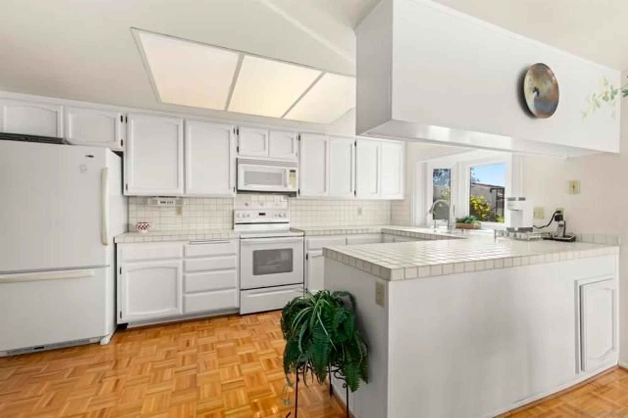 Property Slideshow image 13 of 75 | 17632 caminito hercuba, San Diego, CA, 92128