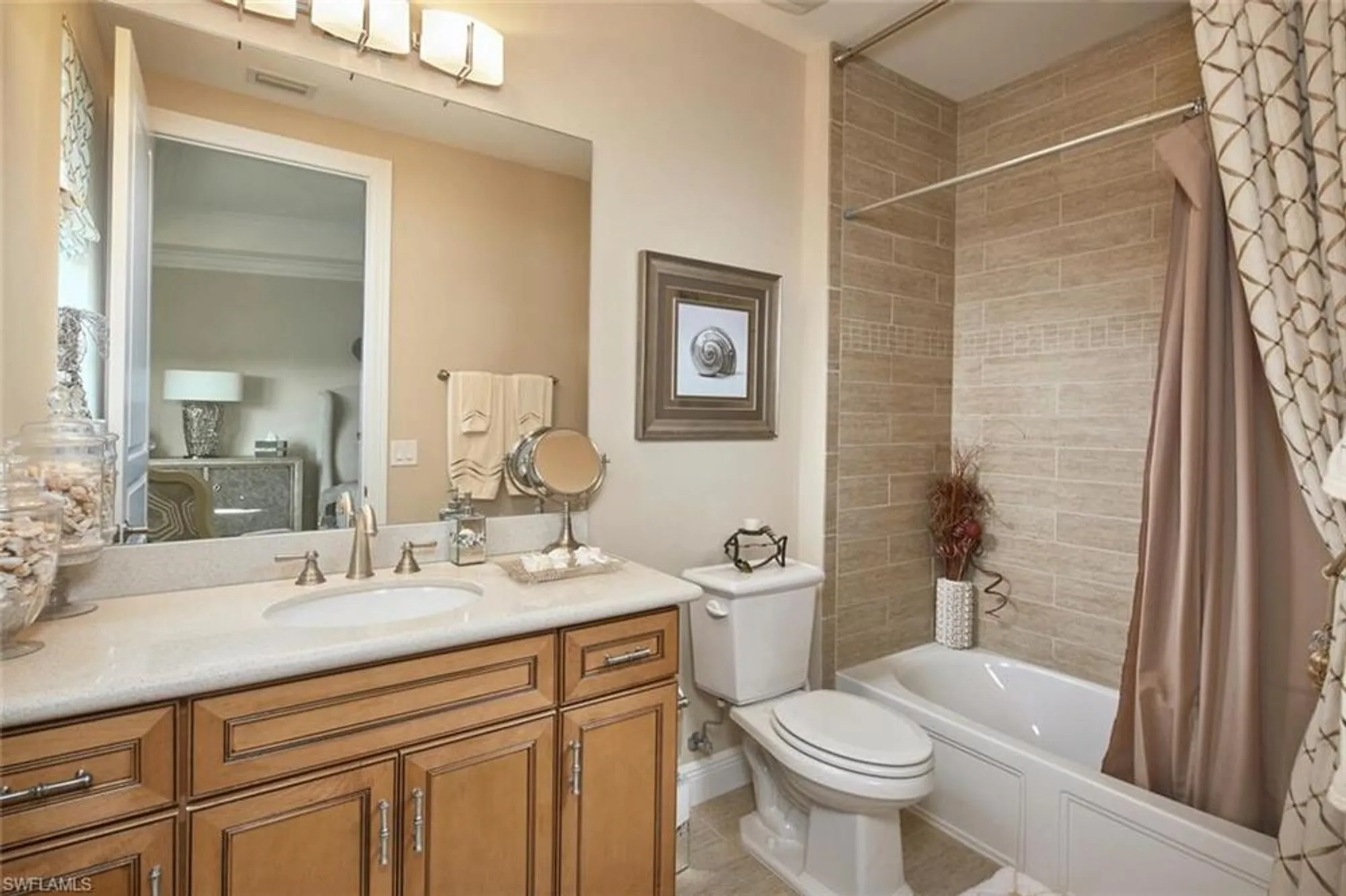 Property Slideshow image 14 of 25 | 4701 via del corso ln 301, Bonita Springs, FL, 34134