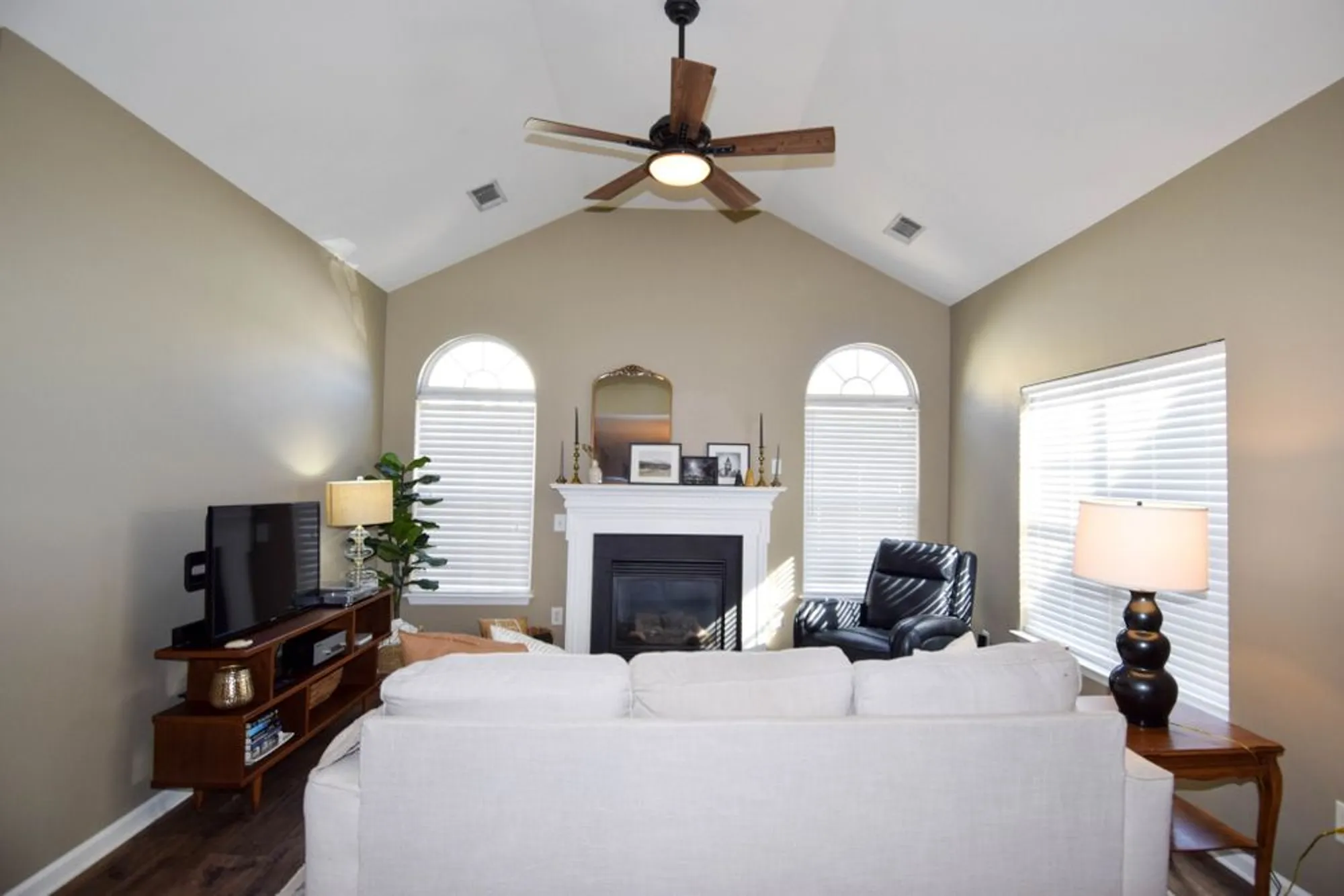 Property Slideshow image 23 of 55 | 825 browns ln, Gallatin, TN, 37066