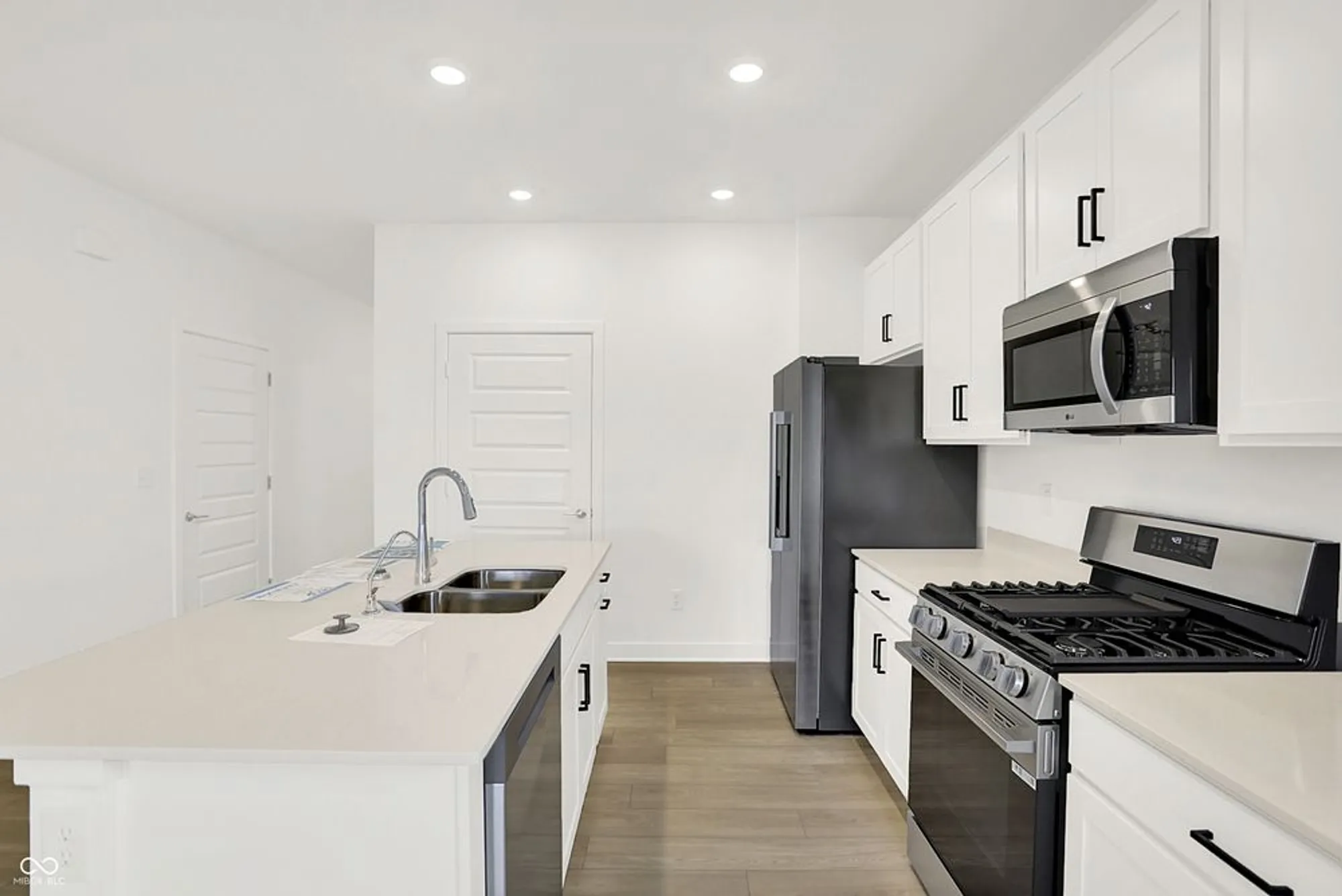 Property Slideshow image 10 of 34 | 5270 nettleton way, Avon, IN, 46123