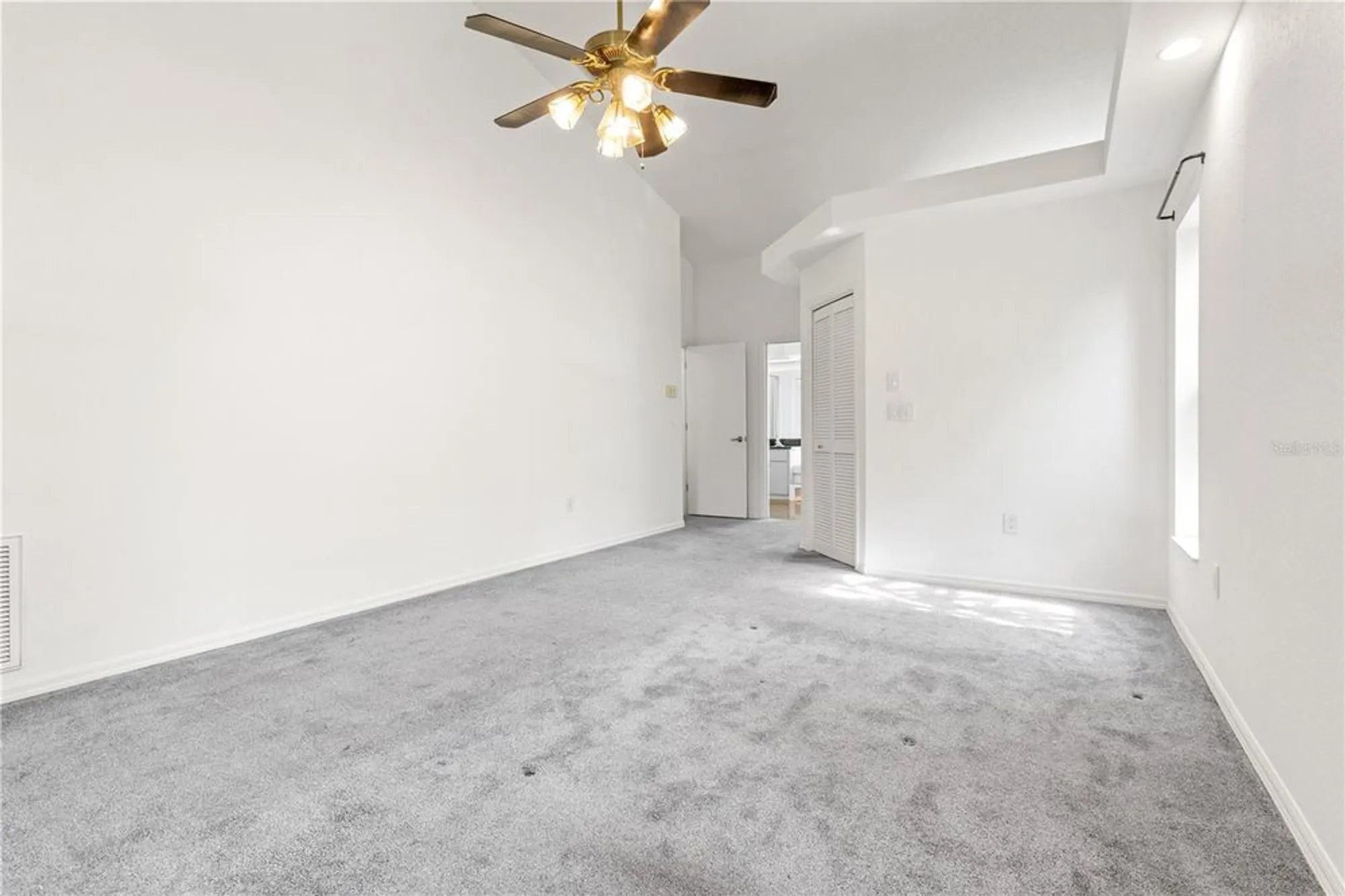 Property Slideshow image 16 of 57 | 9400 merriweather dr, Weeki Wachee, FL, 34613