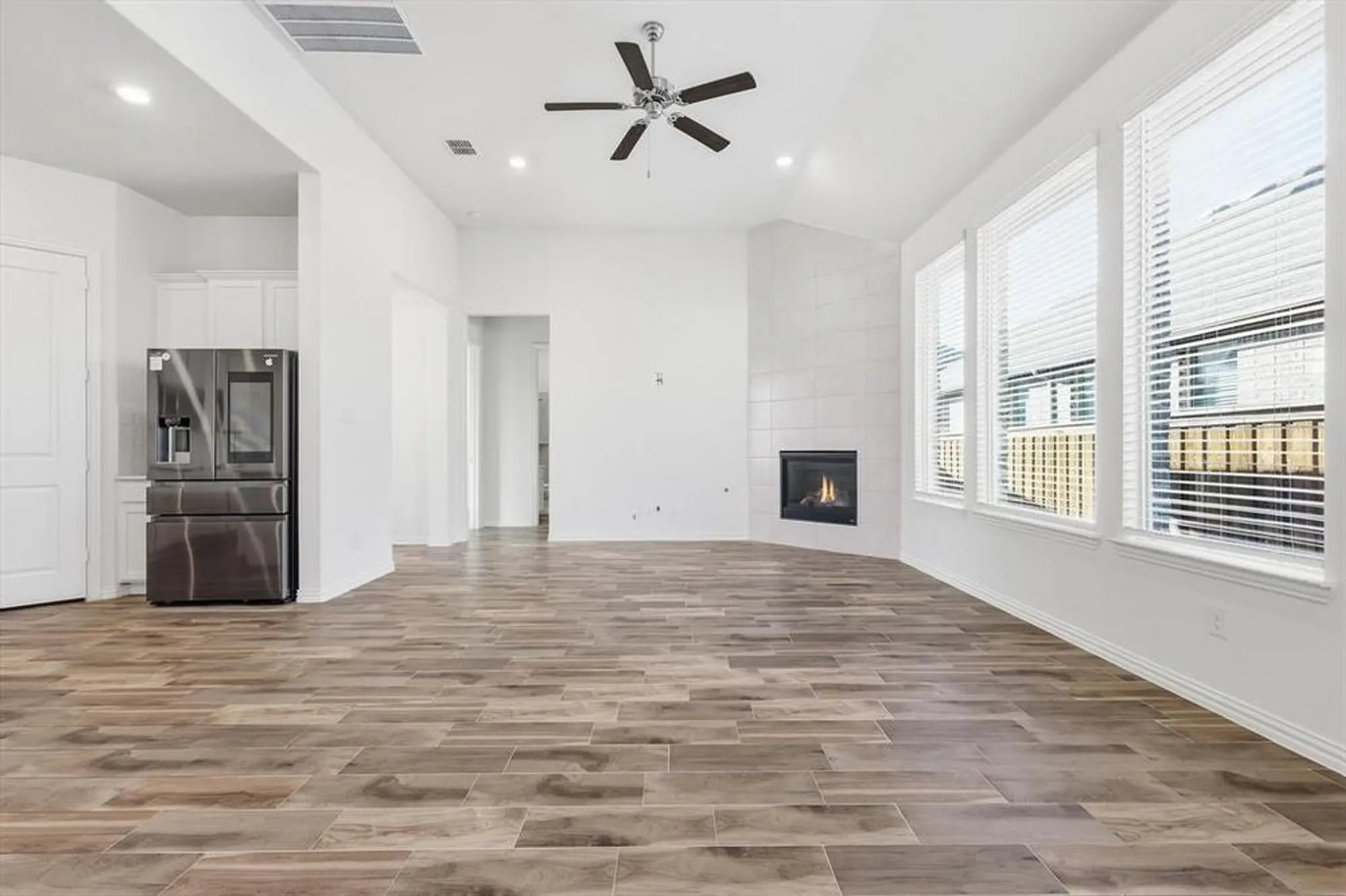 Property Slideshow image 5 of 40 | 4826 forest crest pkwy, Arlington, TX, 76005