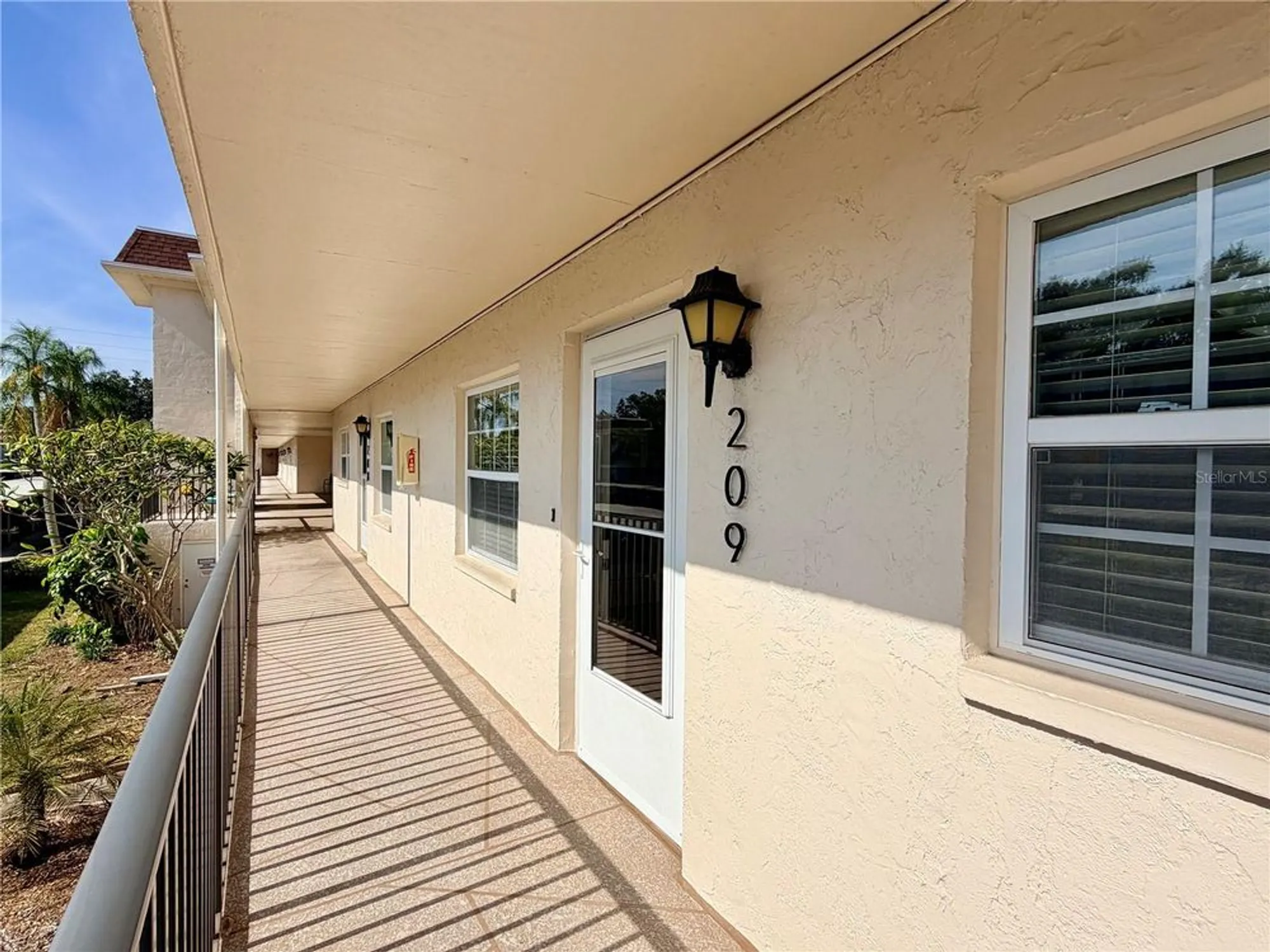 Property Slideshow image 4 of 30 | 851 maple ct 209, Dunedin, FL, 34698