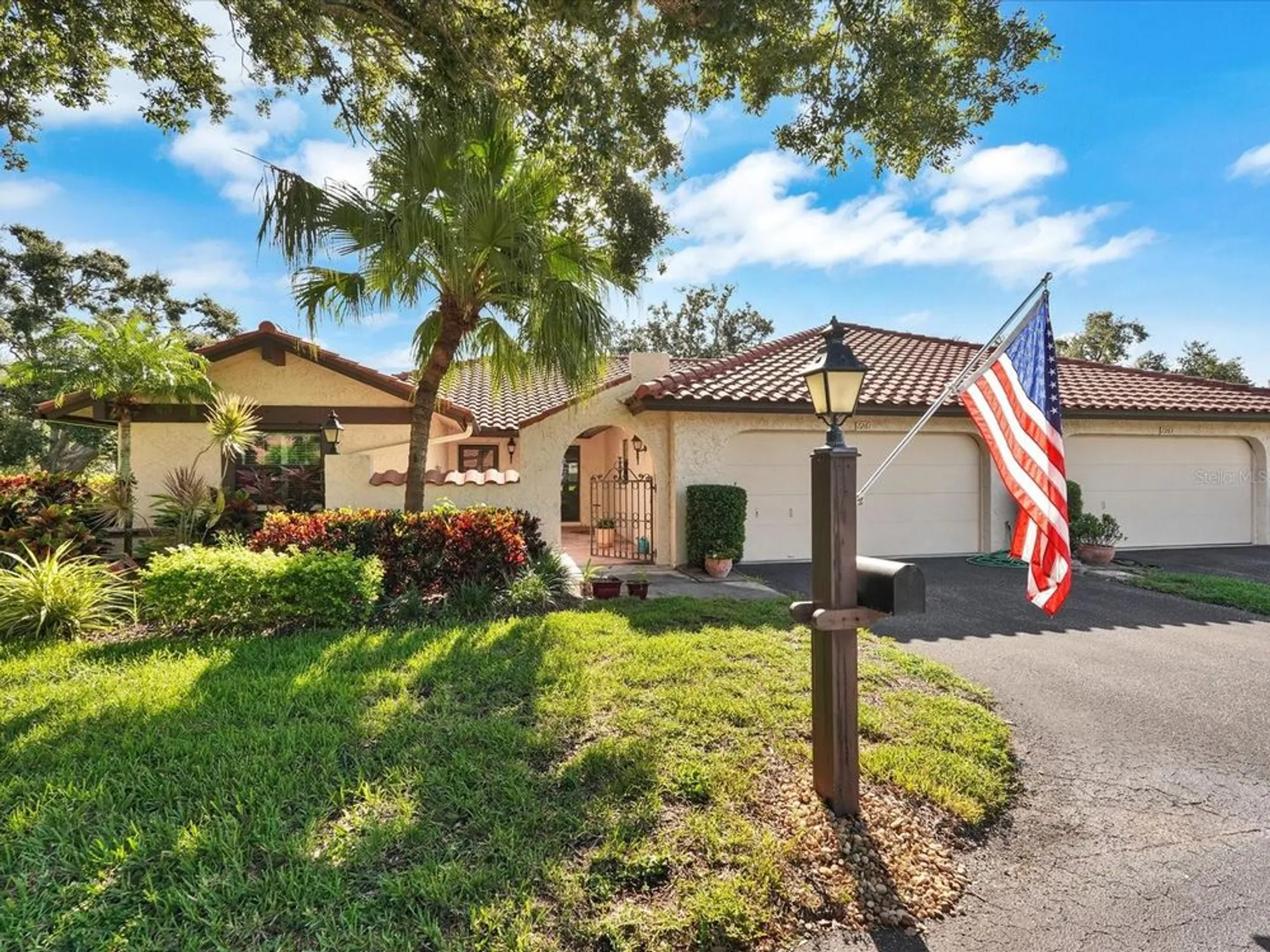 Property Slideshow image 1 of 19 | 7261 golf pointe way way, Sarasota, FL, 34243