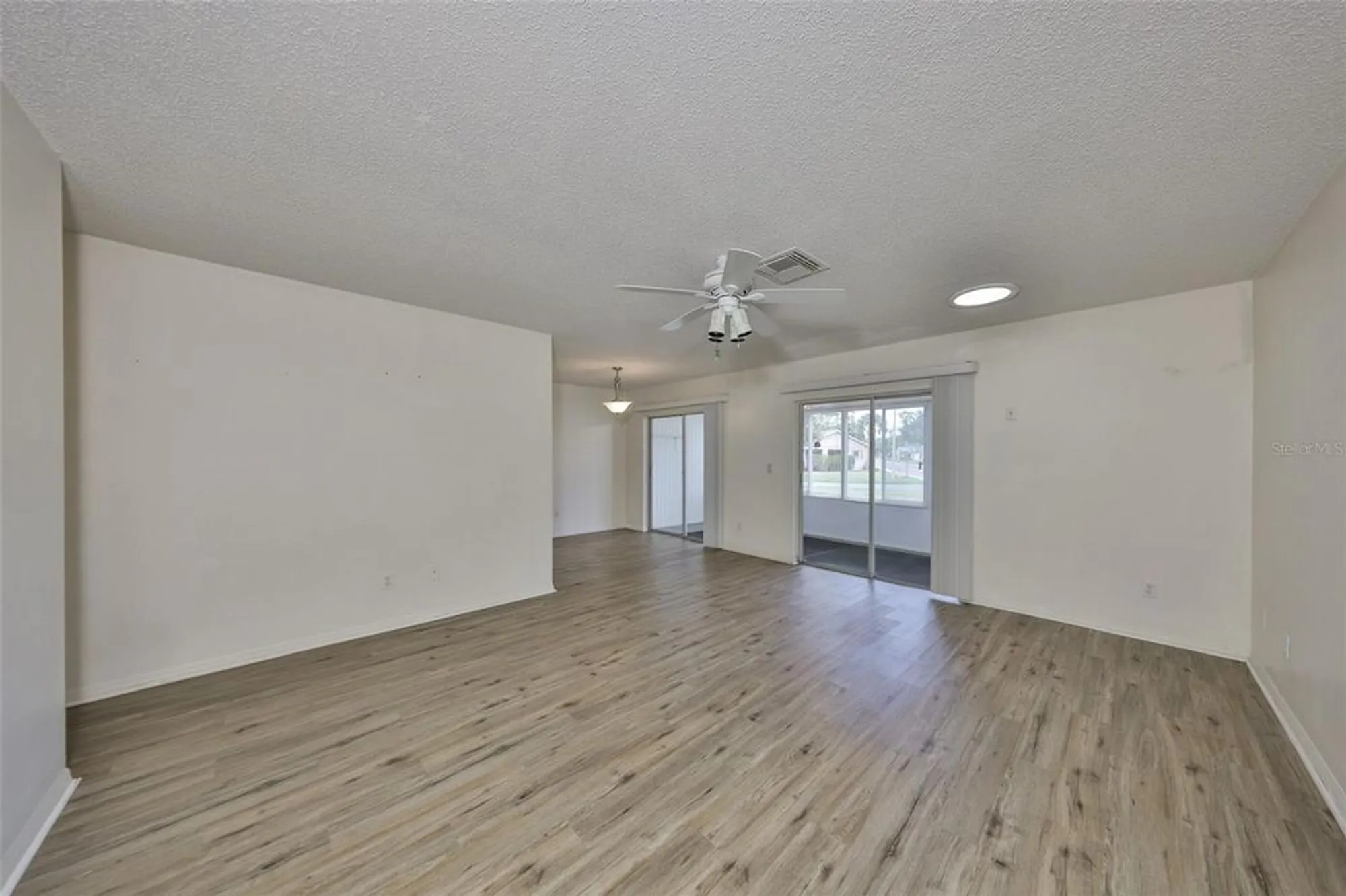 Property Slideshow image 4 of 45 | 431 gloucester blvd, Sun City Center, FL, 33573