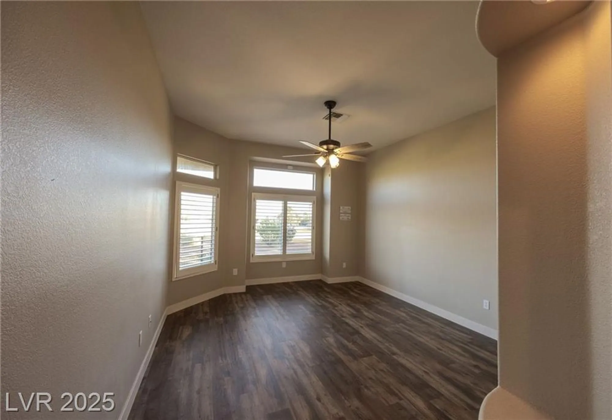 Property Slideshow image 13 of 26 | 9240 january dr, Las Vegas, NV, 89134