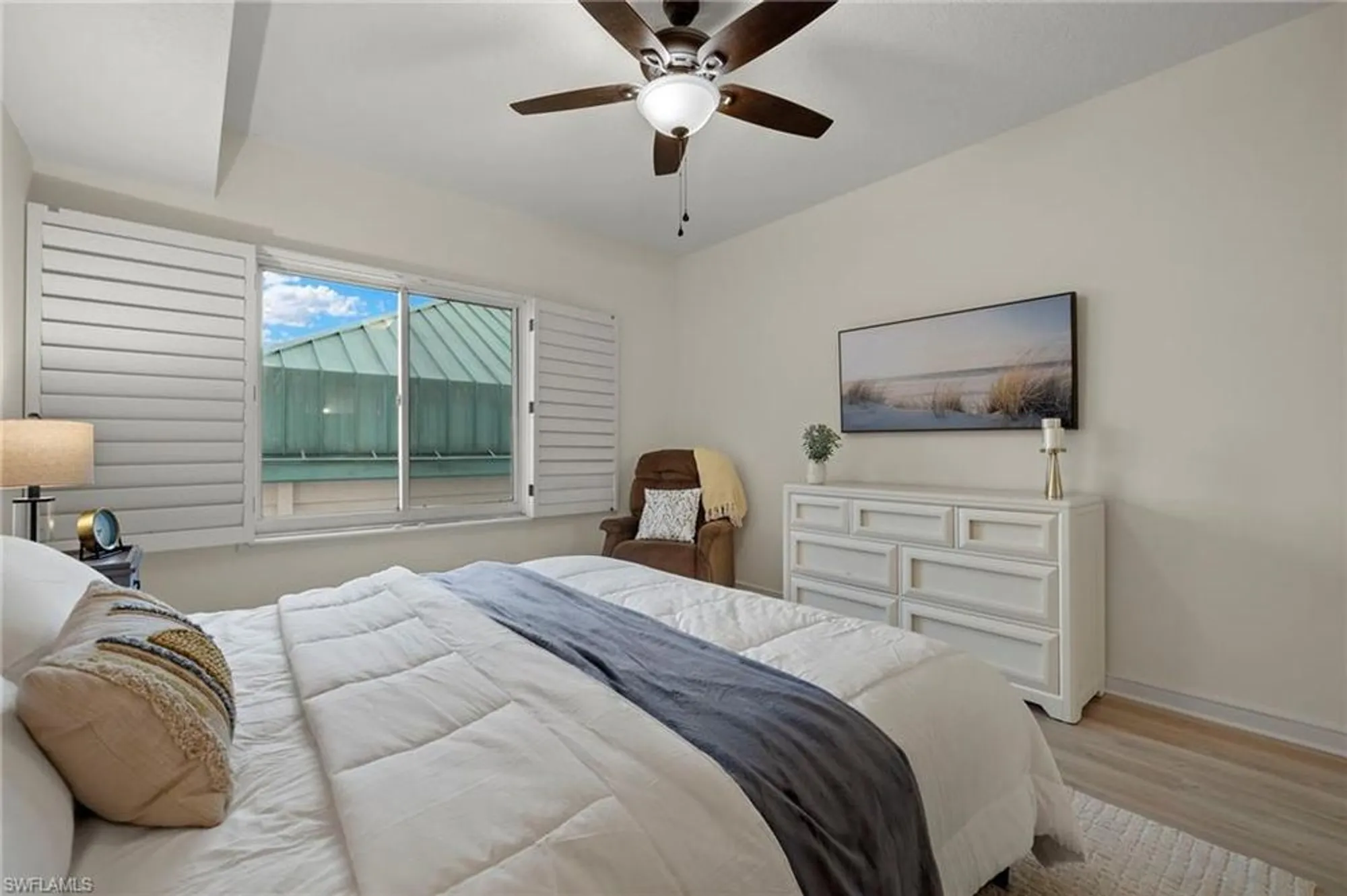 Property Slideshow image 18 of 36 | 100 glenview pl 202, Naples, FL, 34108