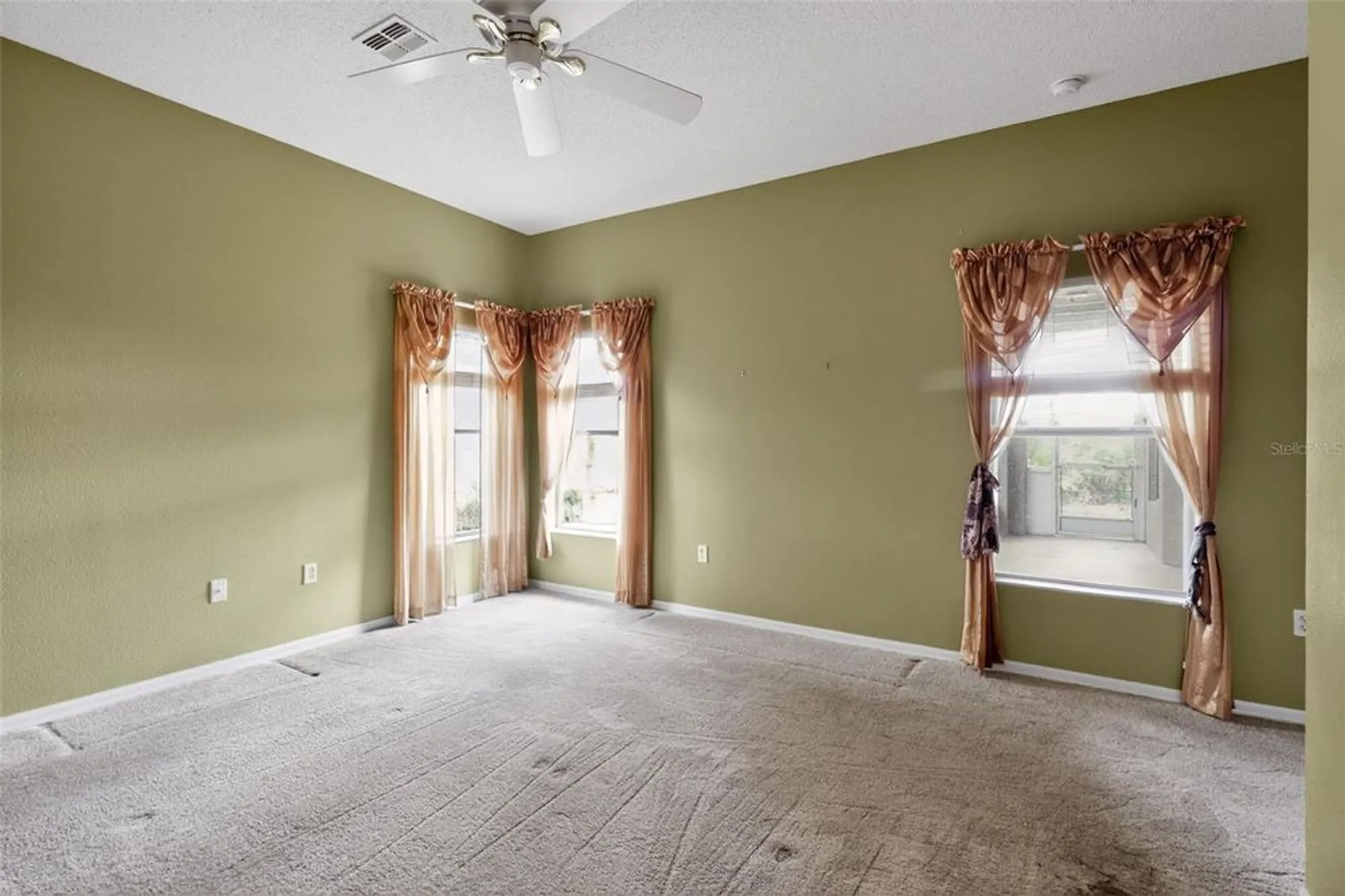 Property Slideshow image 17 of 25 | 2453 pleasant hill ln, Holiday, FL, 34691