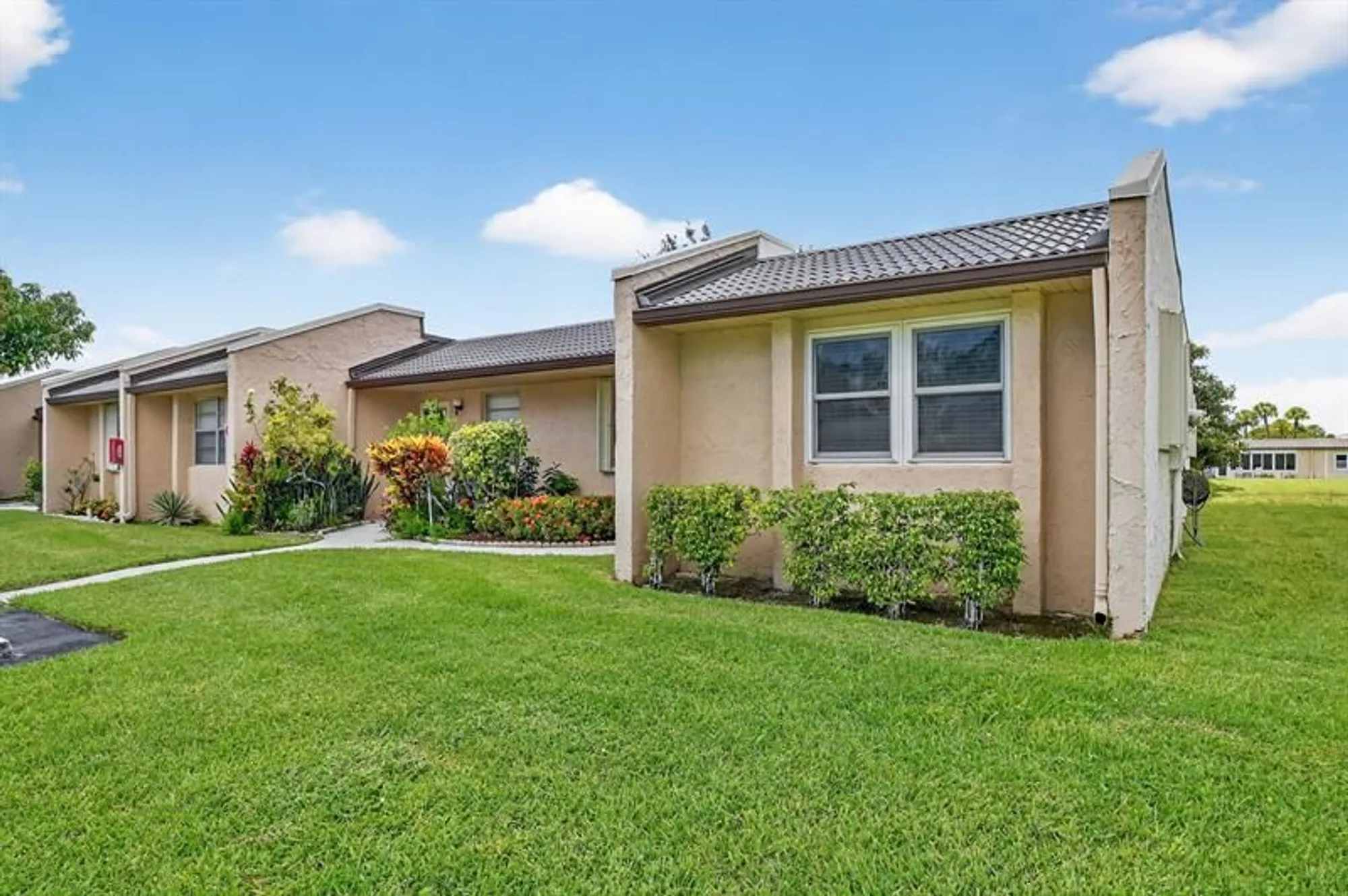 Property Slideshow image 32 of 45 | 121 lake meryl dr, West Palm Beach, FL, 33411