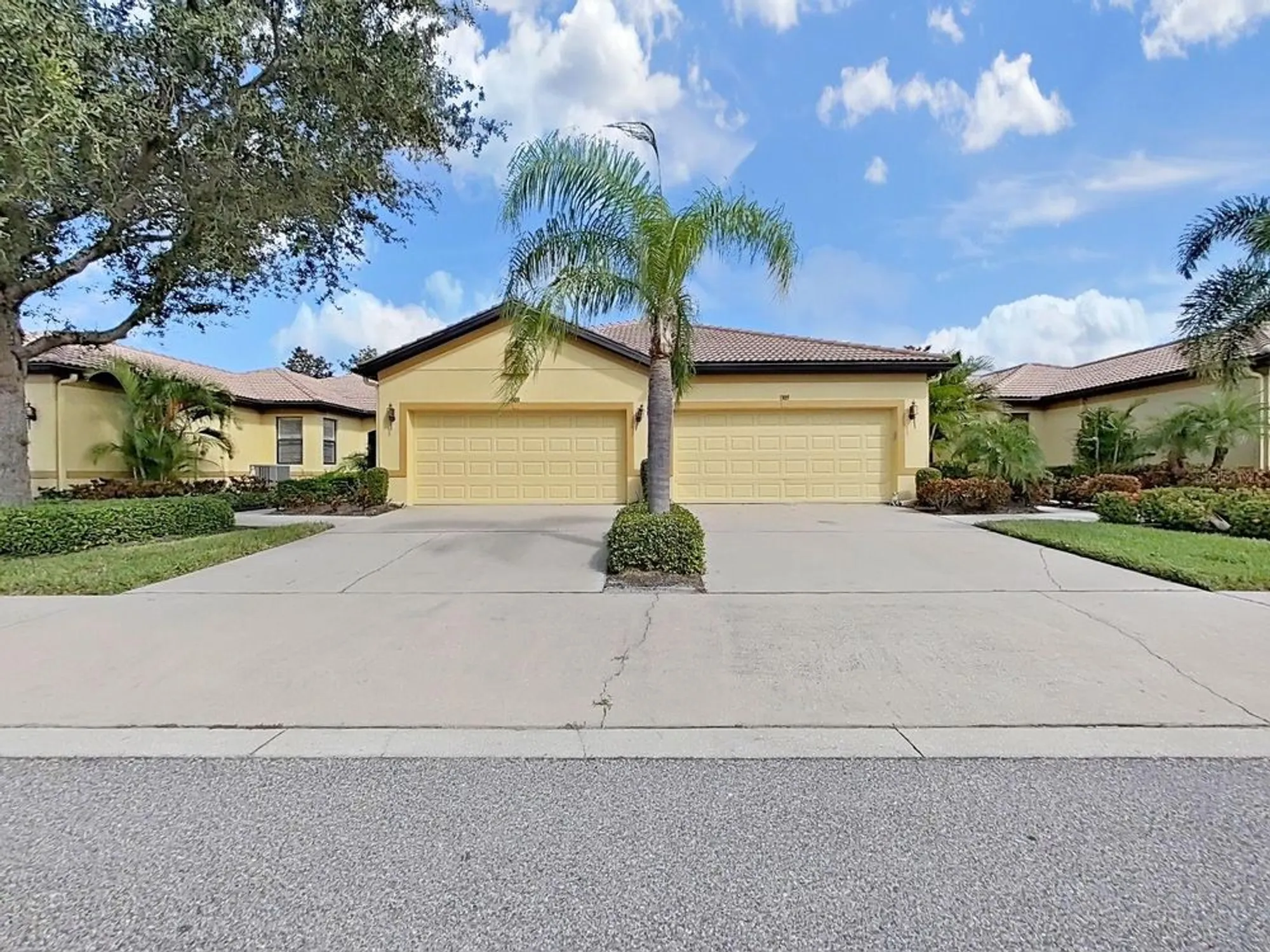 Property Slideshow image 86 of 100 | 303 bluewater falls ct, Apollo Beach, FL, 33572