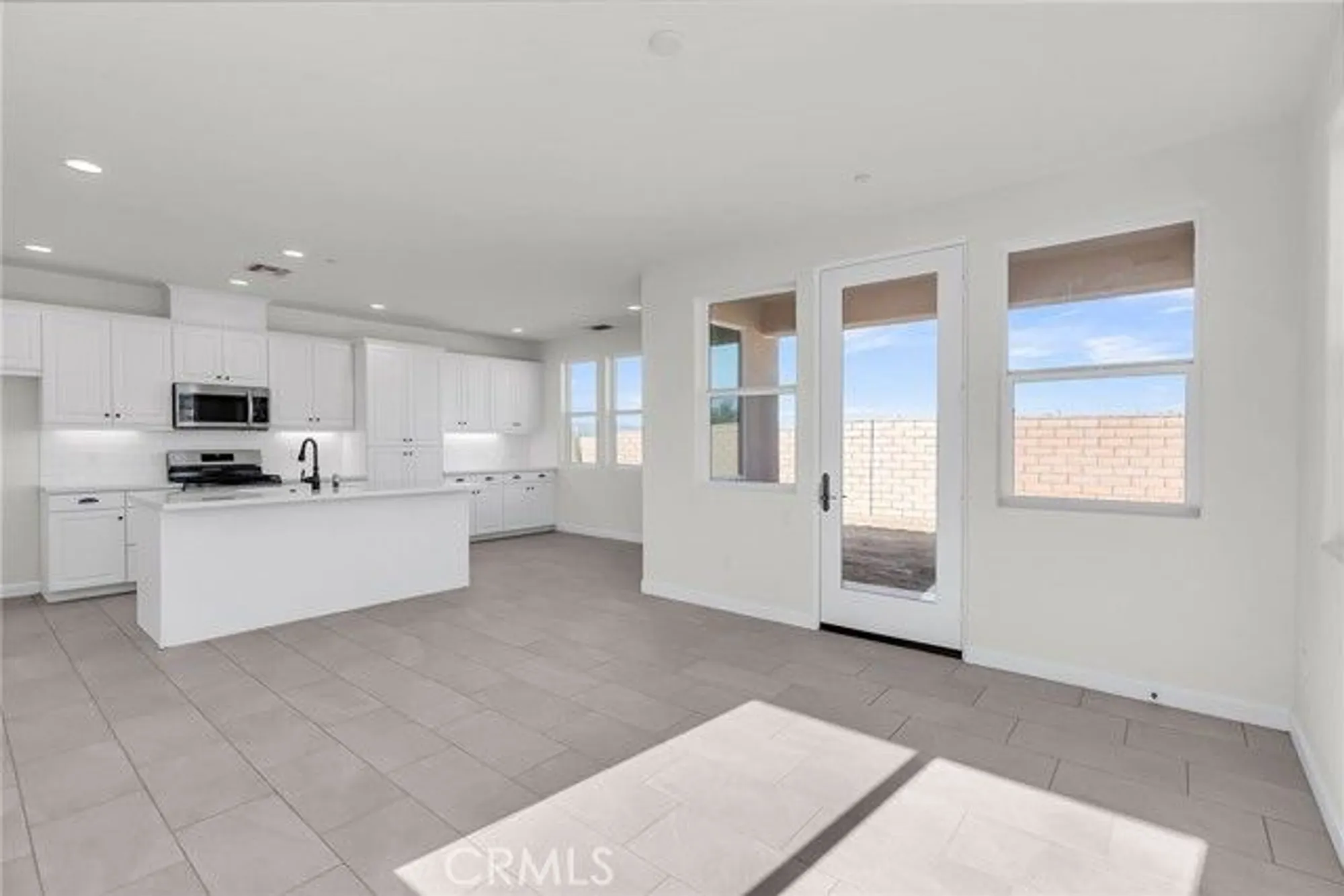 Property Slideshow image 9 of 42 | 7444 desert sky dr, Yucca Valley, CA, 92284