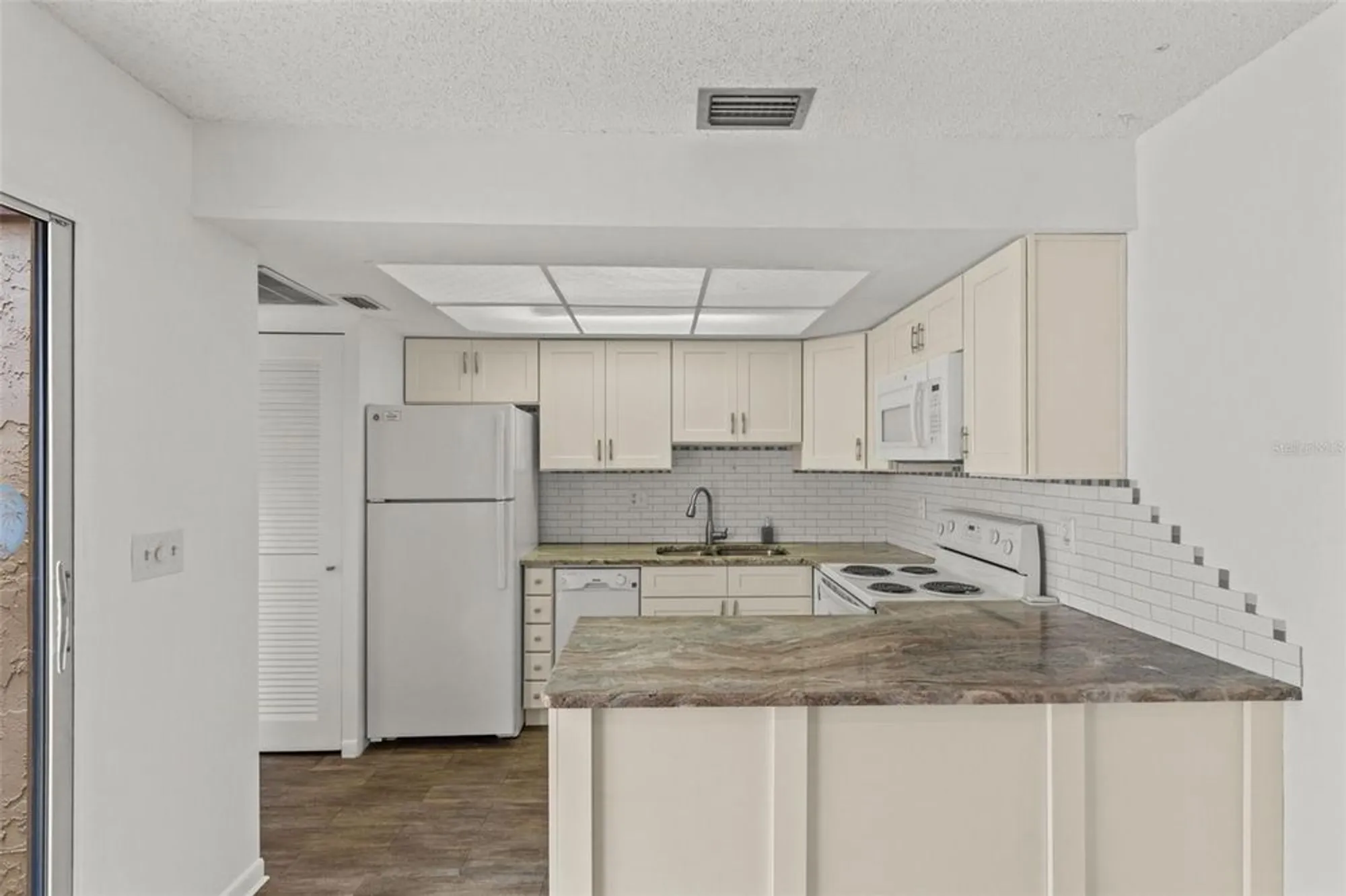 Property Slideshow image 23 of 36 | 1163 orange tree cir d, Palm Harbor, FL, 34684