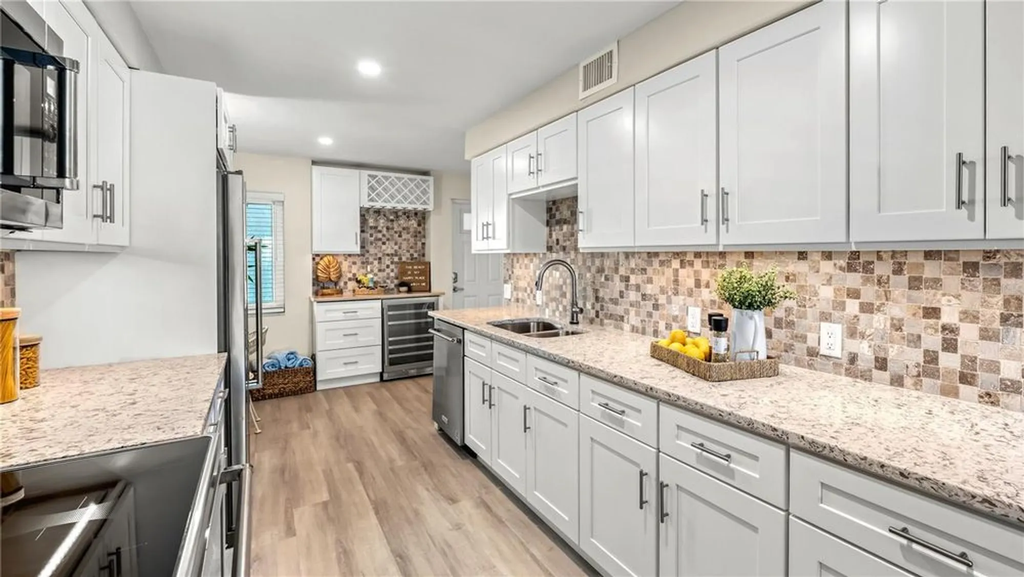 Property Slideshow image 11 of 58 | 20 whispering sands dr 1205, Sarasota, FL, 34242