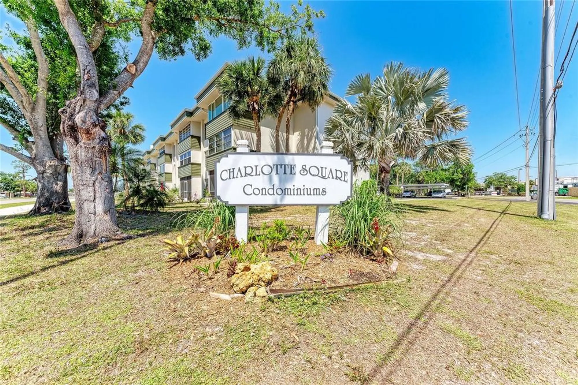 Property Slideshow image 3 of 62 | 2300 aaron st apt 204, Port Charlotte, FL, 33952