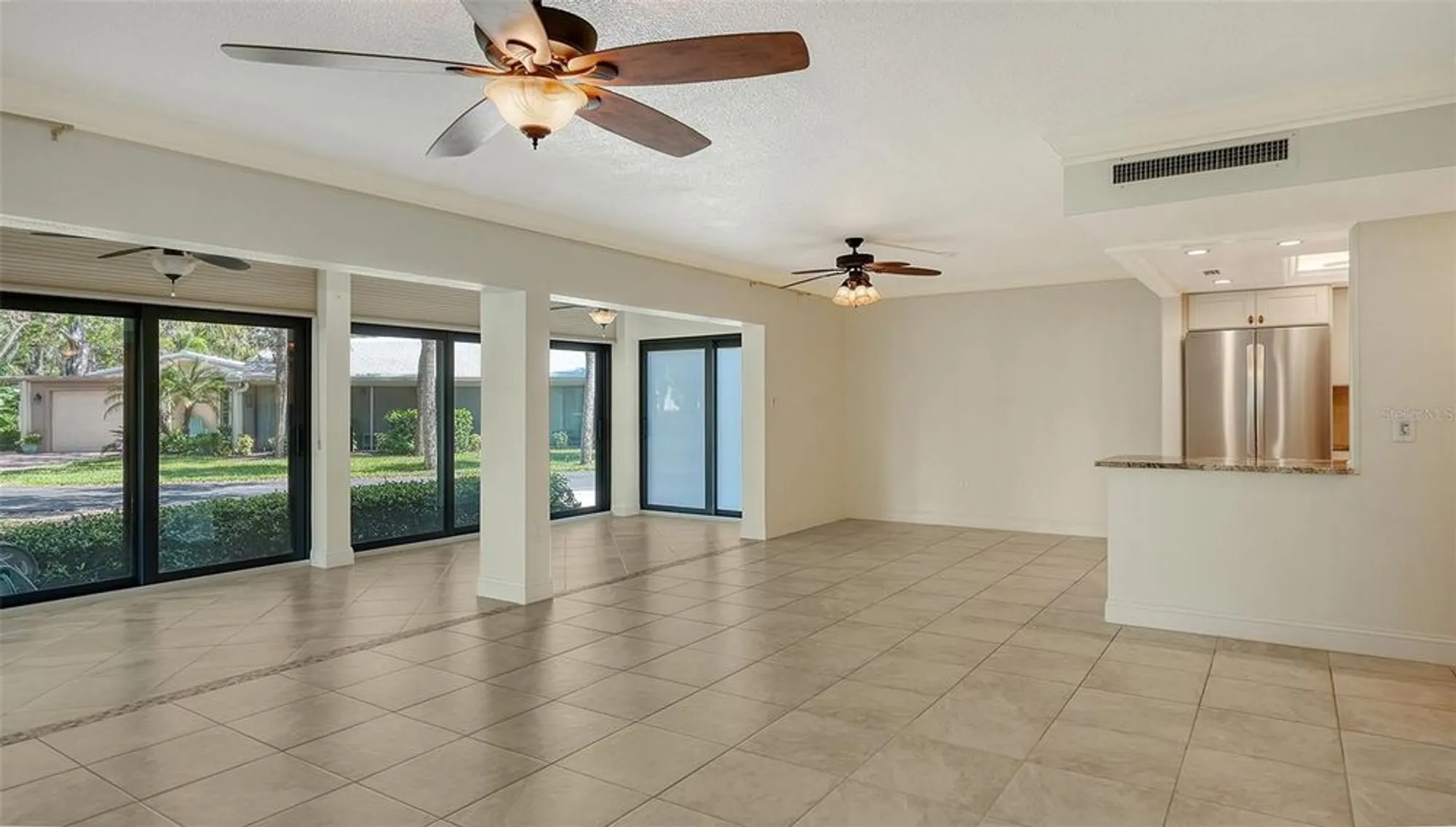 Property Slideshow image 13 of 91 | 225 hourglass way apt 103, Sarasota, FL, 34242