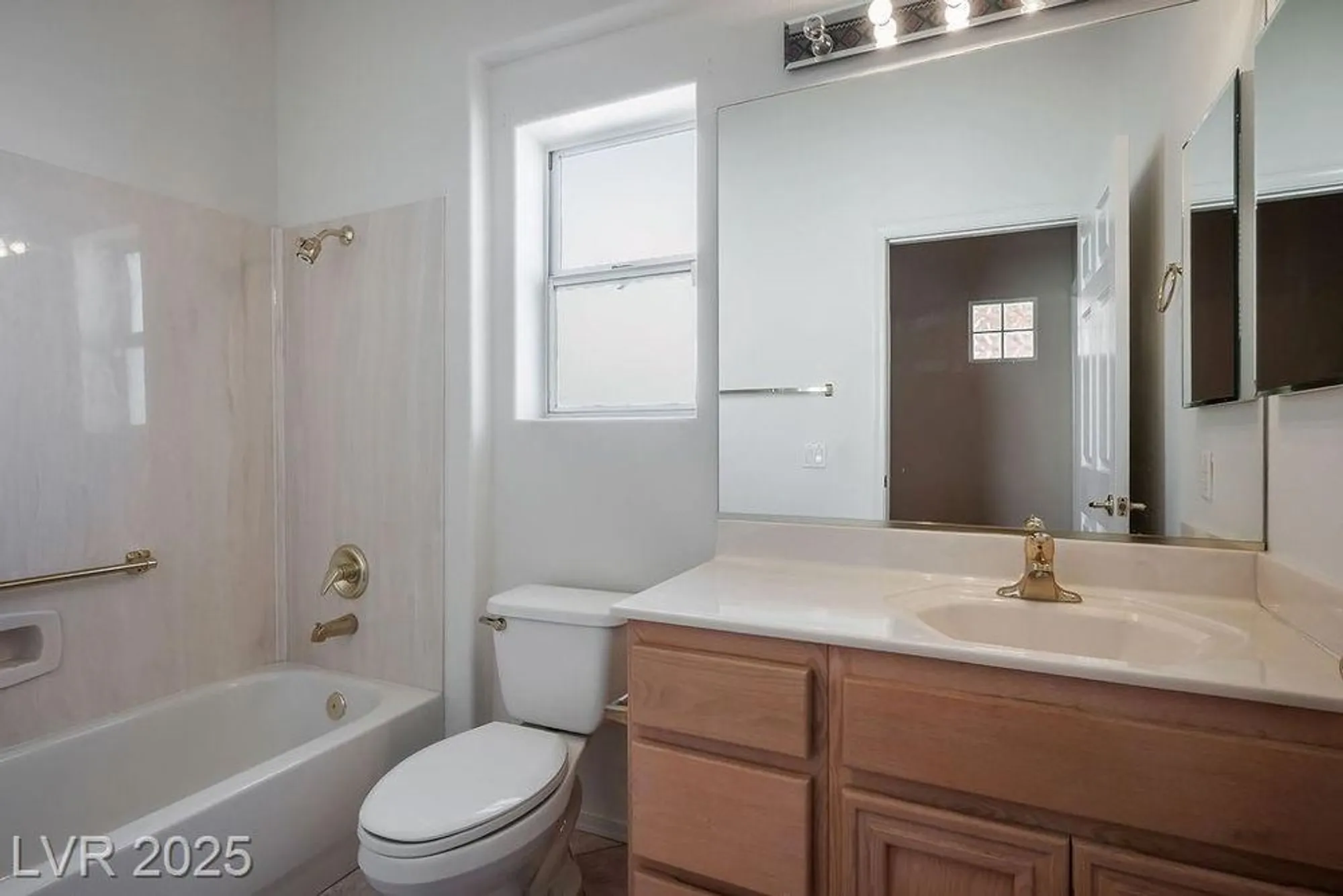 Property Slideshow image 16 of 82 | 10400 sawmill ave, Las Vegas, NV, 89134