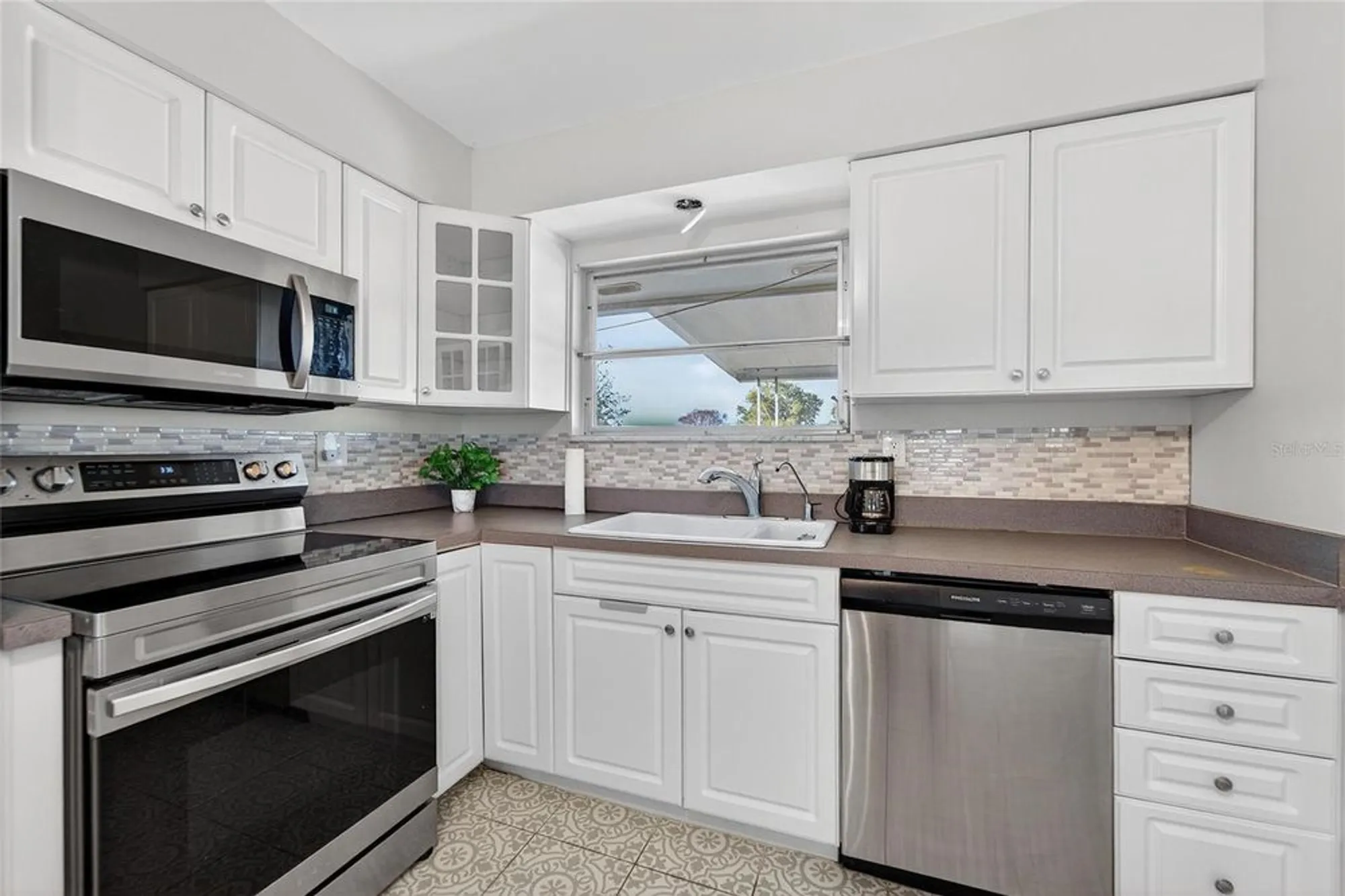 Property Slideshow image 16 of 43 | 743 ojai ave, Sun City Center, FL, 33573