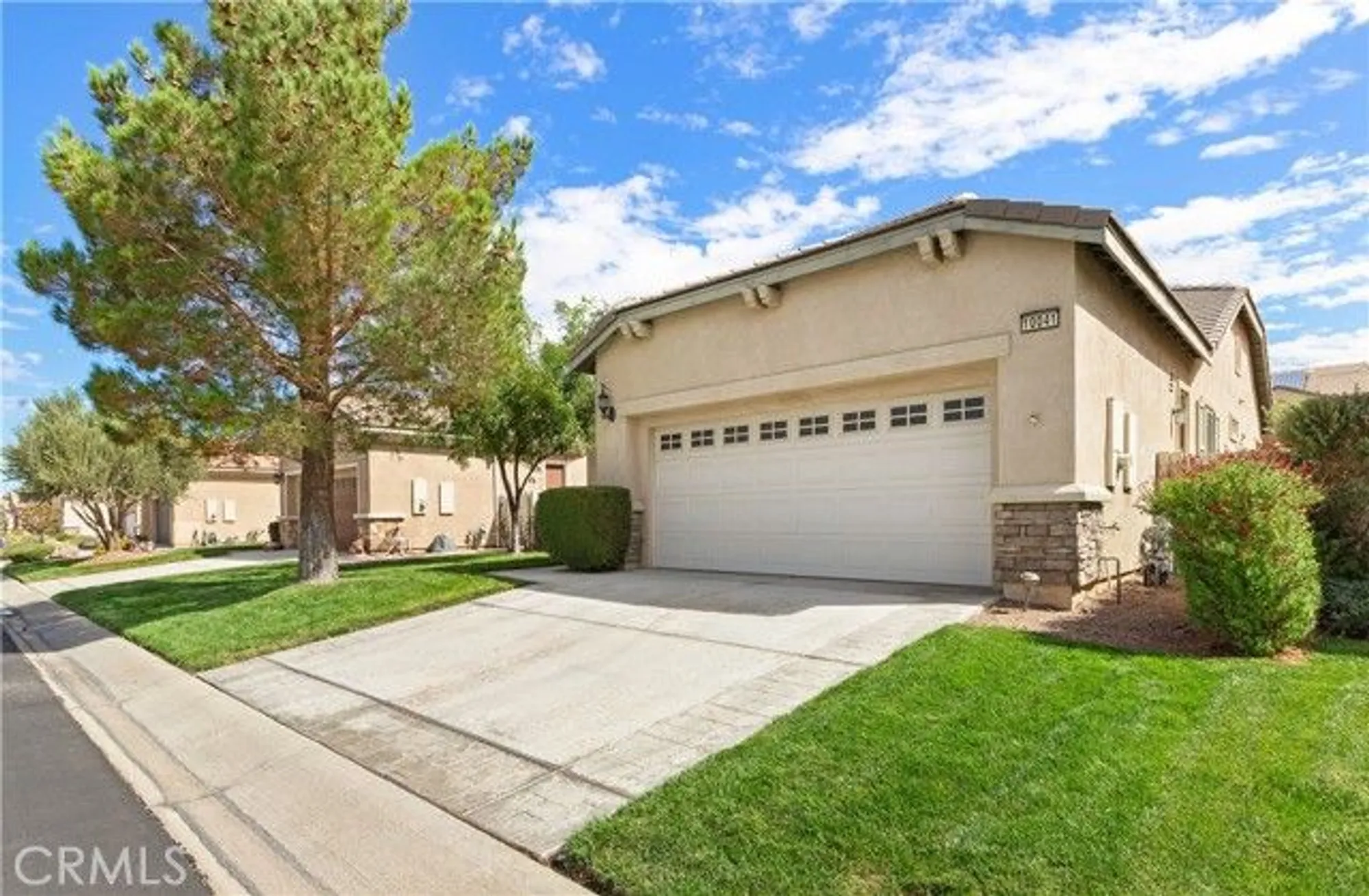 Property Slideshow image 6 of 37 | 10041 wilmington ln, Apple Valley, CA, 92308