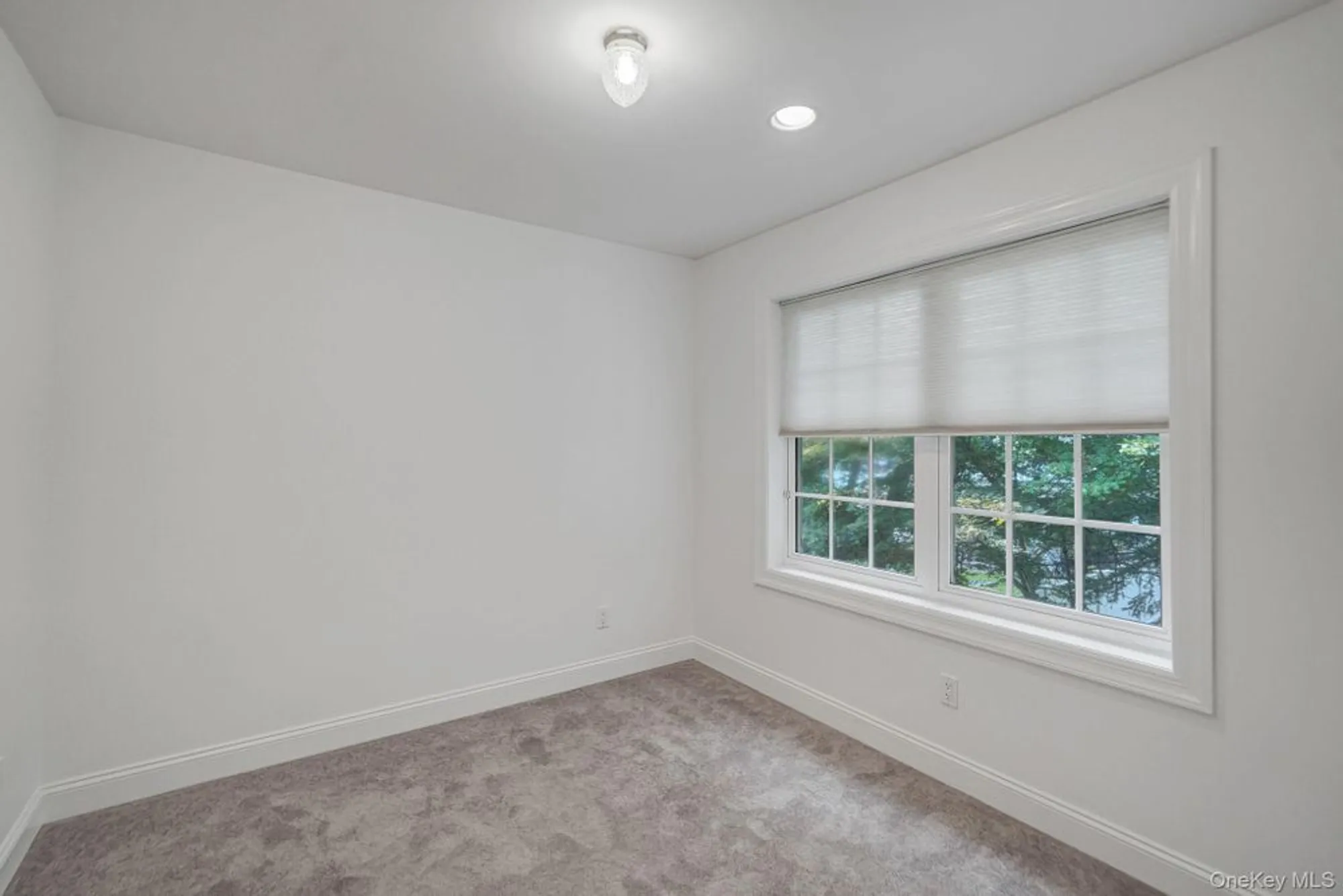 Property Slideshow image 10 of 29 | 1126 savoy dr, Melville, NY, 11747