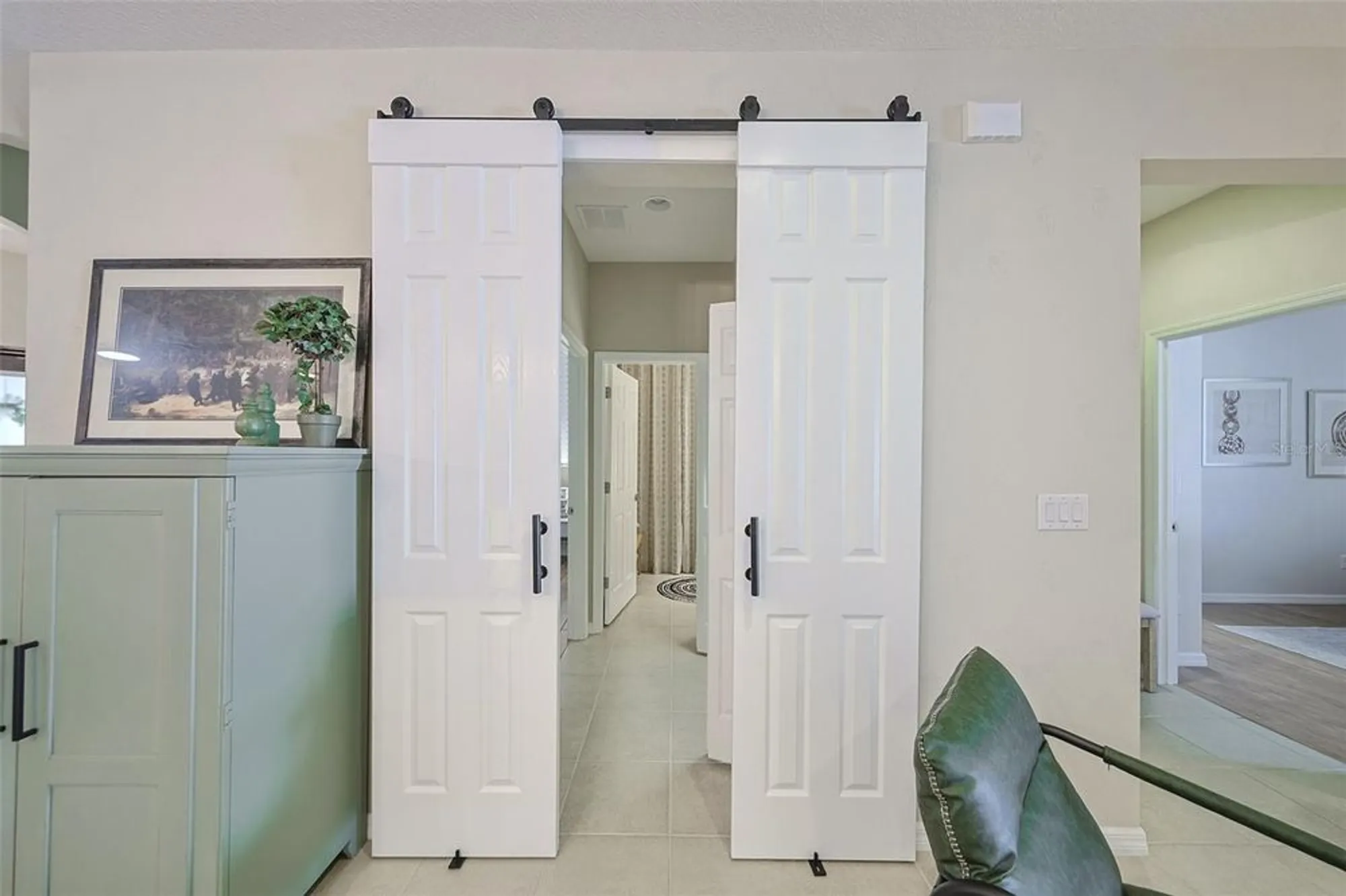 Property Slideshow image 28 of 70 | 329 bluewater falls ct, Apollo Beach, FL, 33572