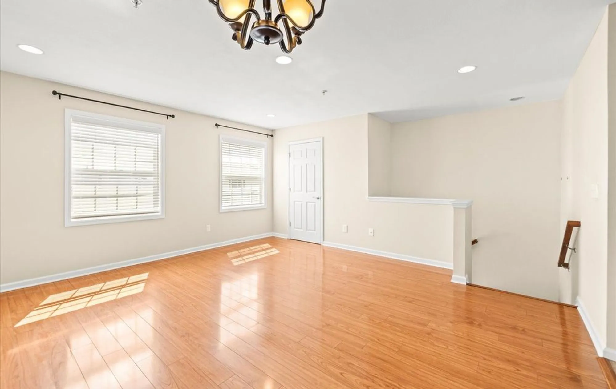 Property Slideshow image 8 of 20 | 1002 willow ln, Valley Stream, NY, 11580