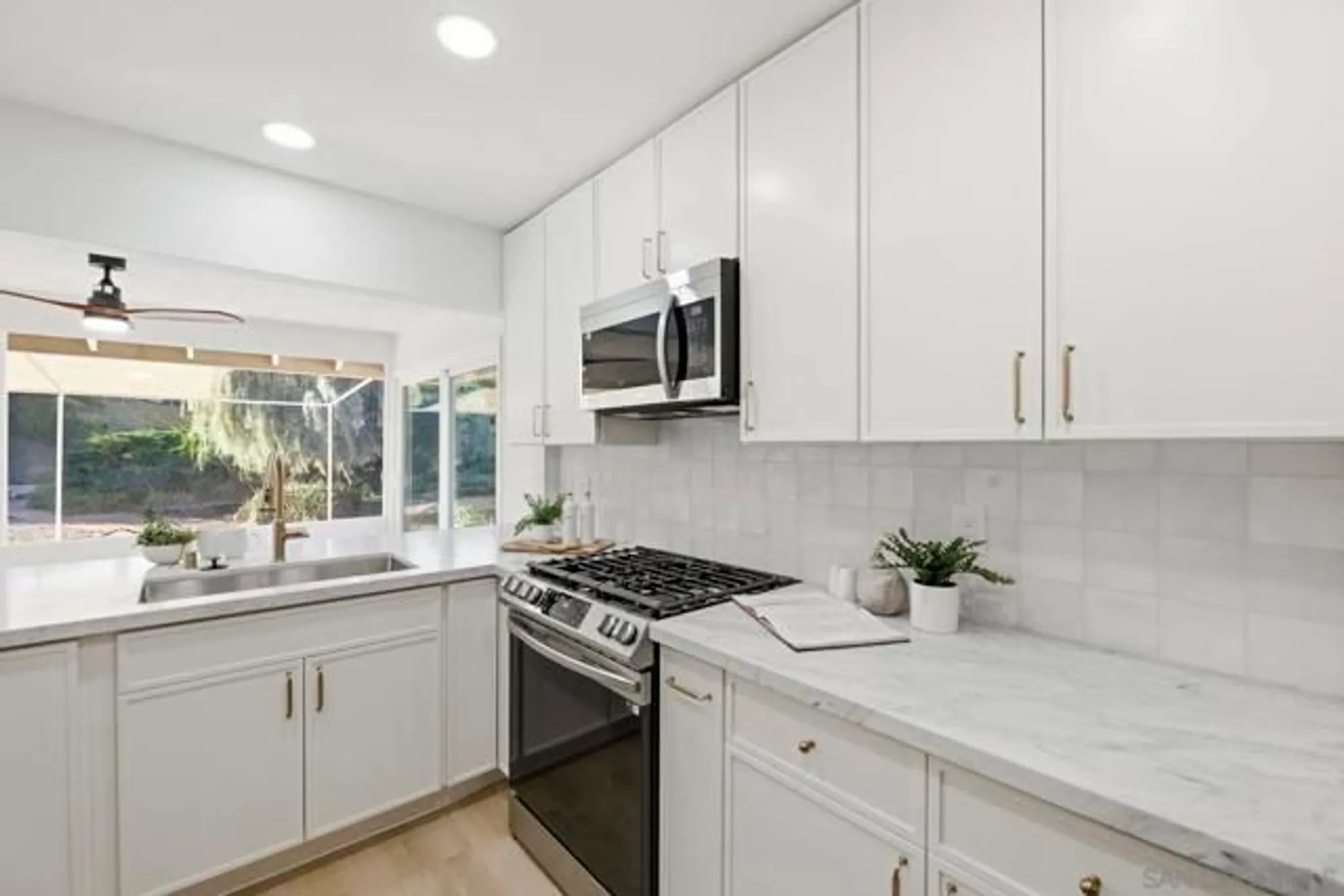 Property Slideshow image 10 of 58 | 12209 casero pl, San Diego, CA, 92128