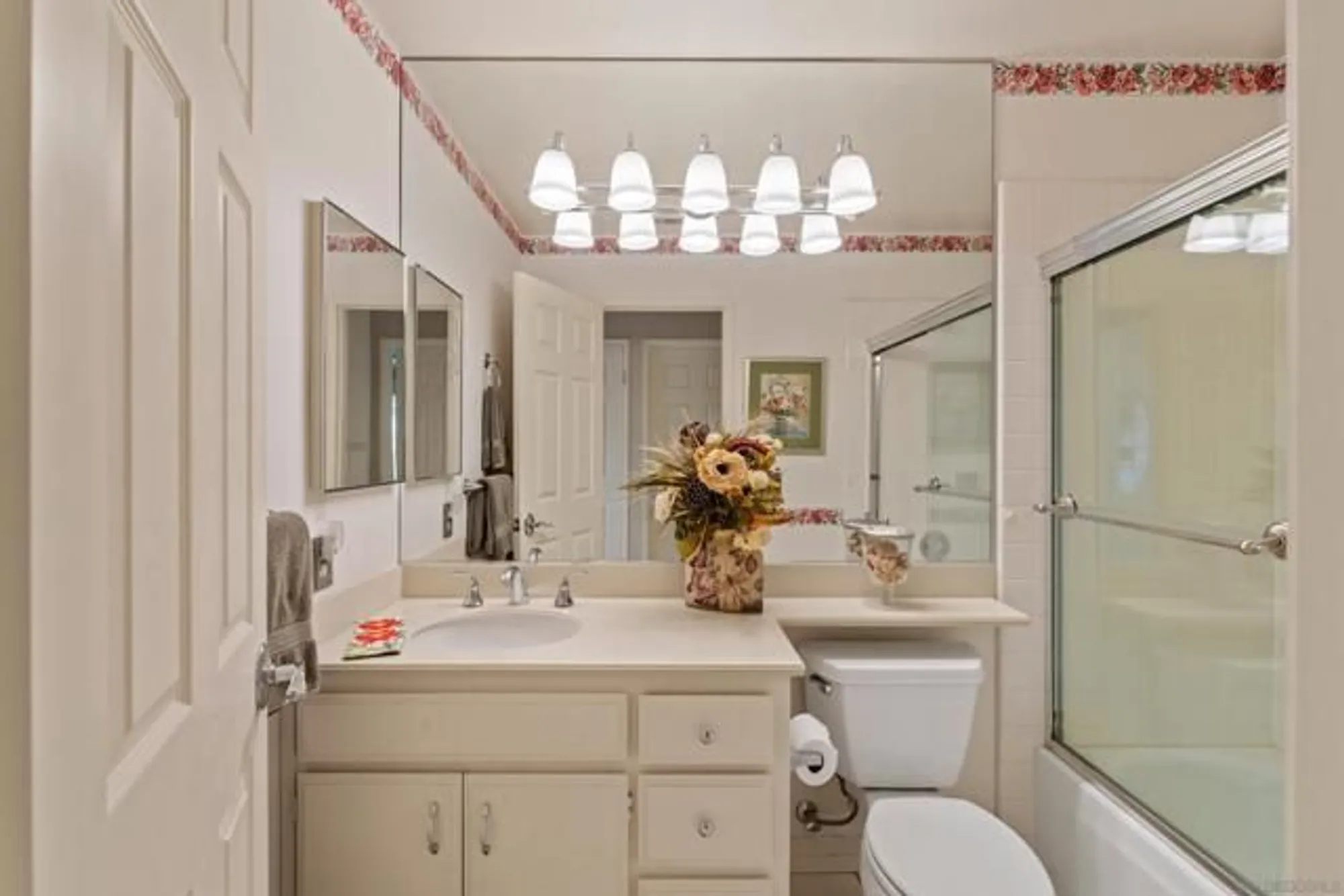 Property Slideshow image 25 of 37 | 18018 calle estepona, San Diego, CA, 92128