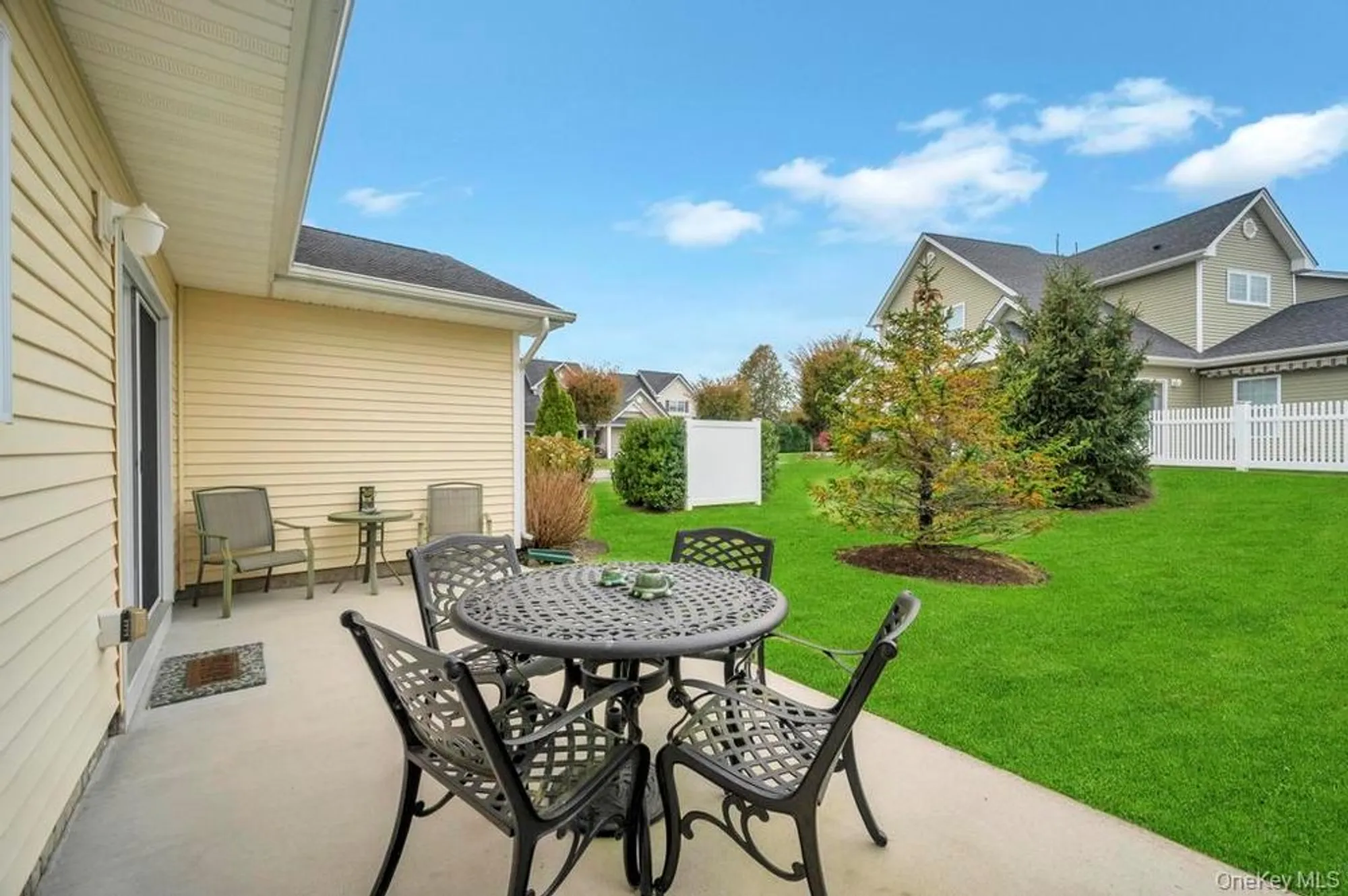 Property Slideshow image 41 of 42 | 4 haverton ct, Riverhead, NY, 11901