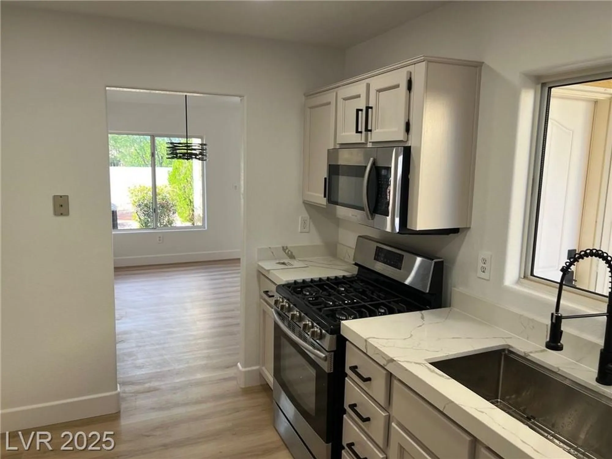 Property Slideshow image 14 of 21 | 10012 bundella dr, Las Vegas, NV, 89134