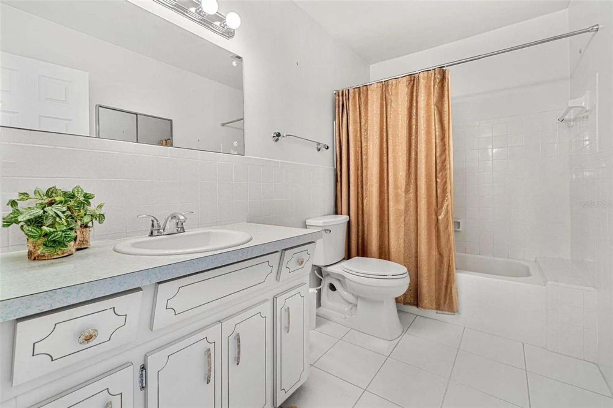 Property Slideshow image 8 of 70 | 2430 brazilia dr 28, Clearwater, FL, 33763