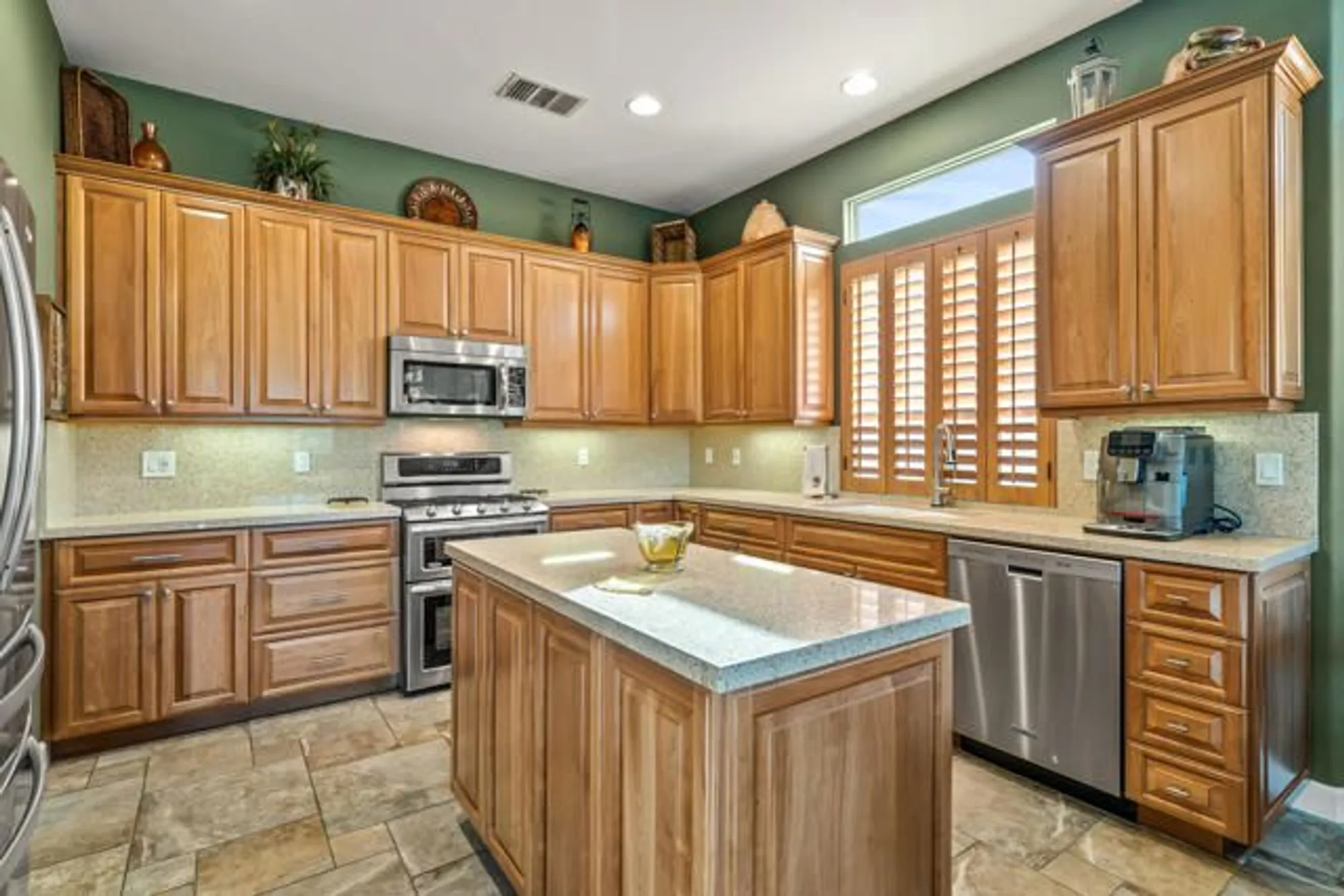 Property Slideshow image 21 of 73 | 44327 royal lytham dr, Indio, CA, 92201