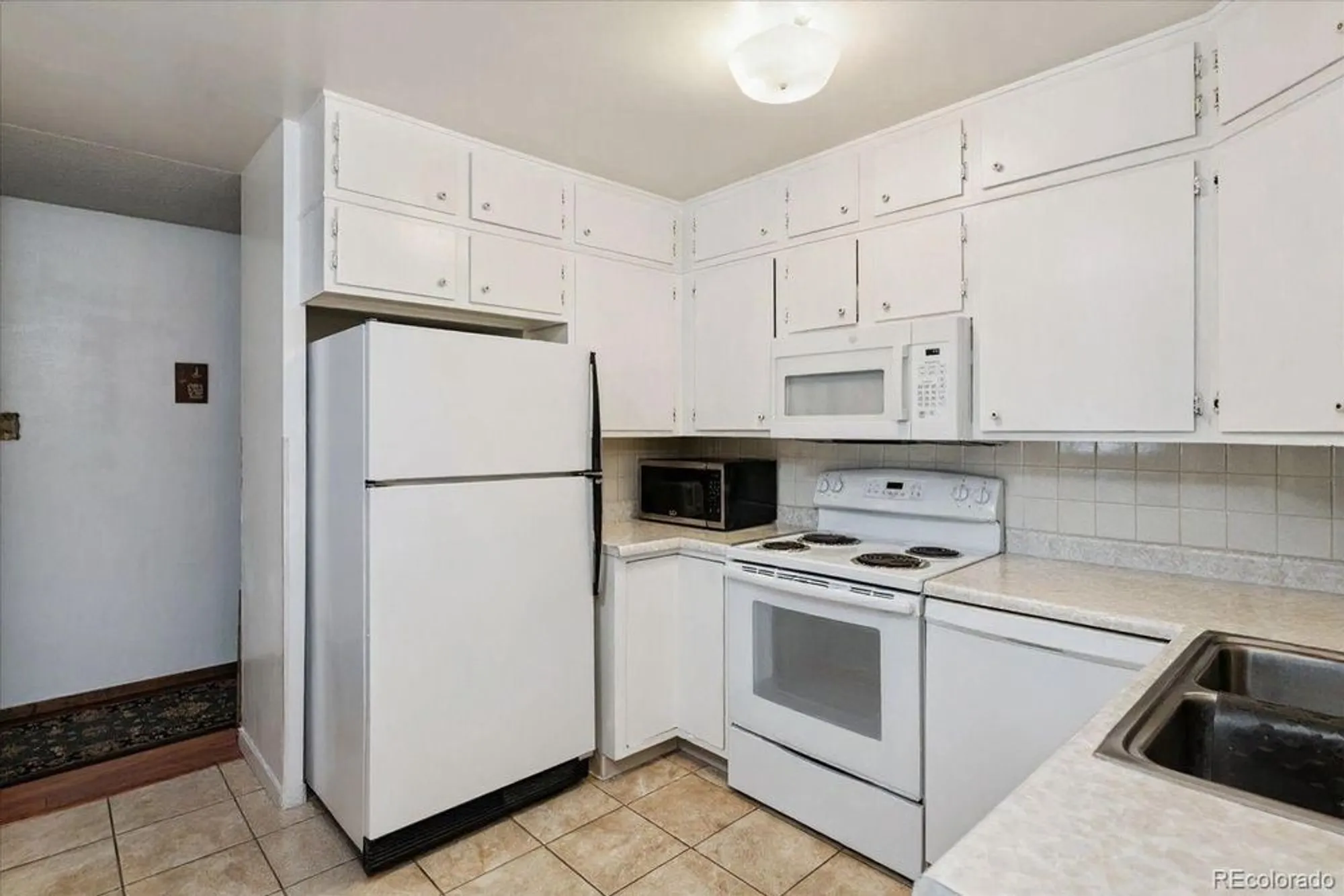 Property Slideshow image 3 of 31 | 680 s alton way 9b, Denver, CO, 80247