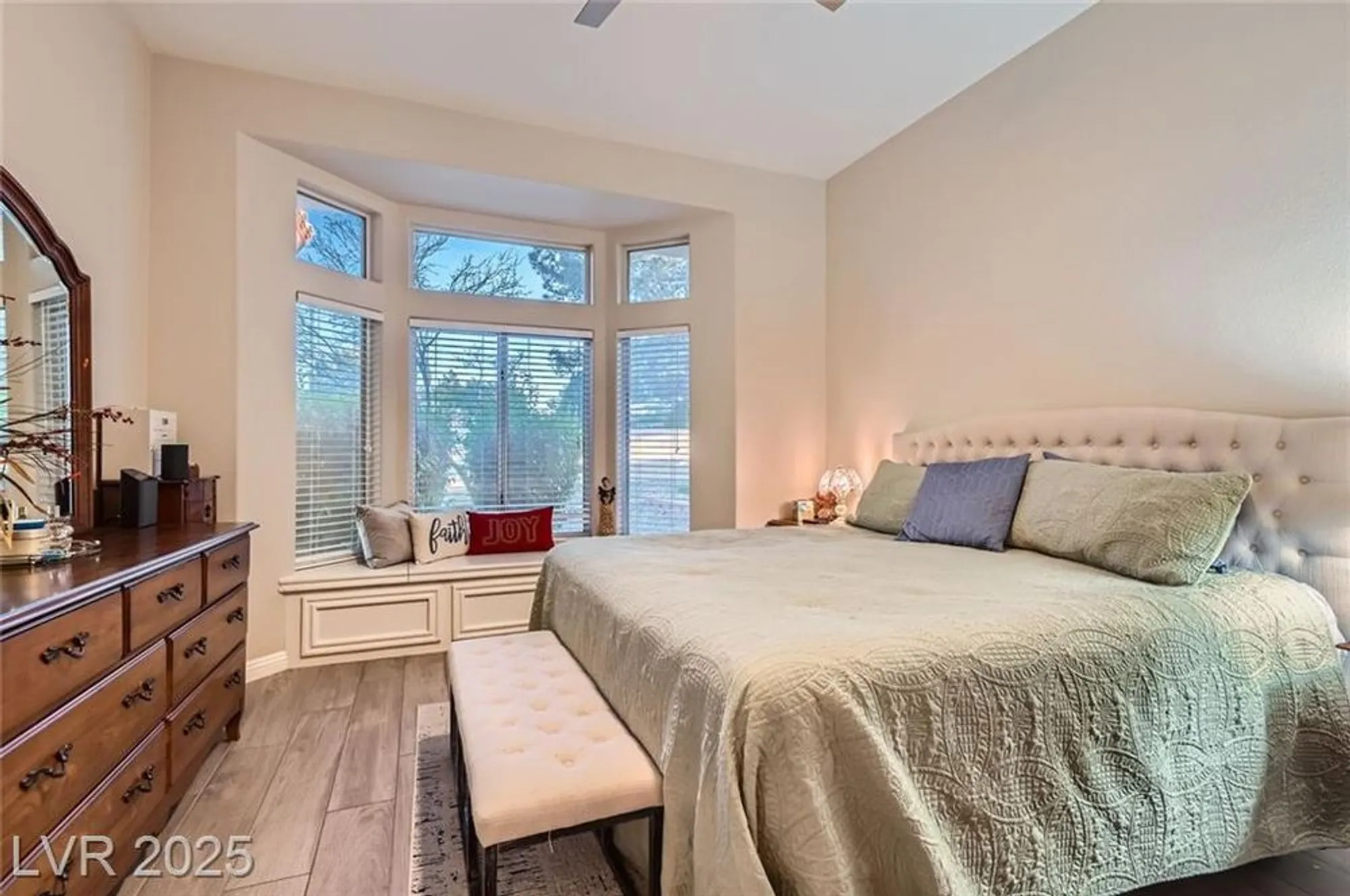 Property Slideshow image 14 of 36 | 10309 broom hill dr, Las Vegas, NV, 89134