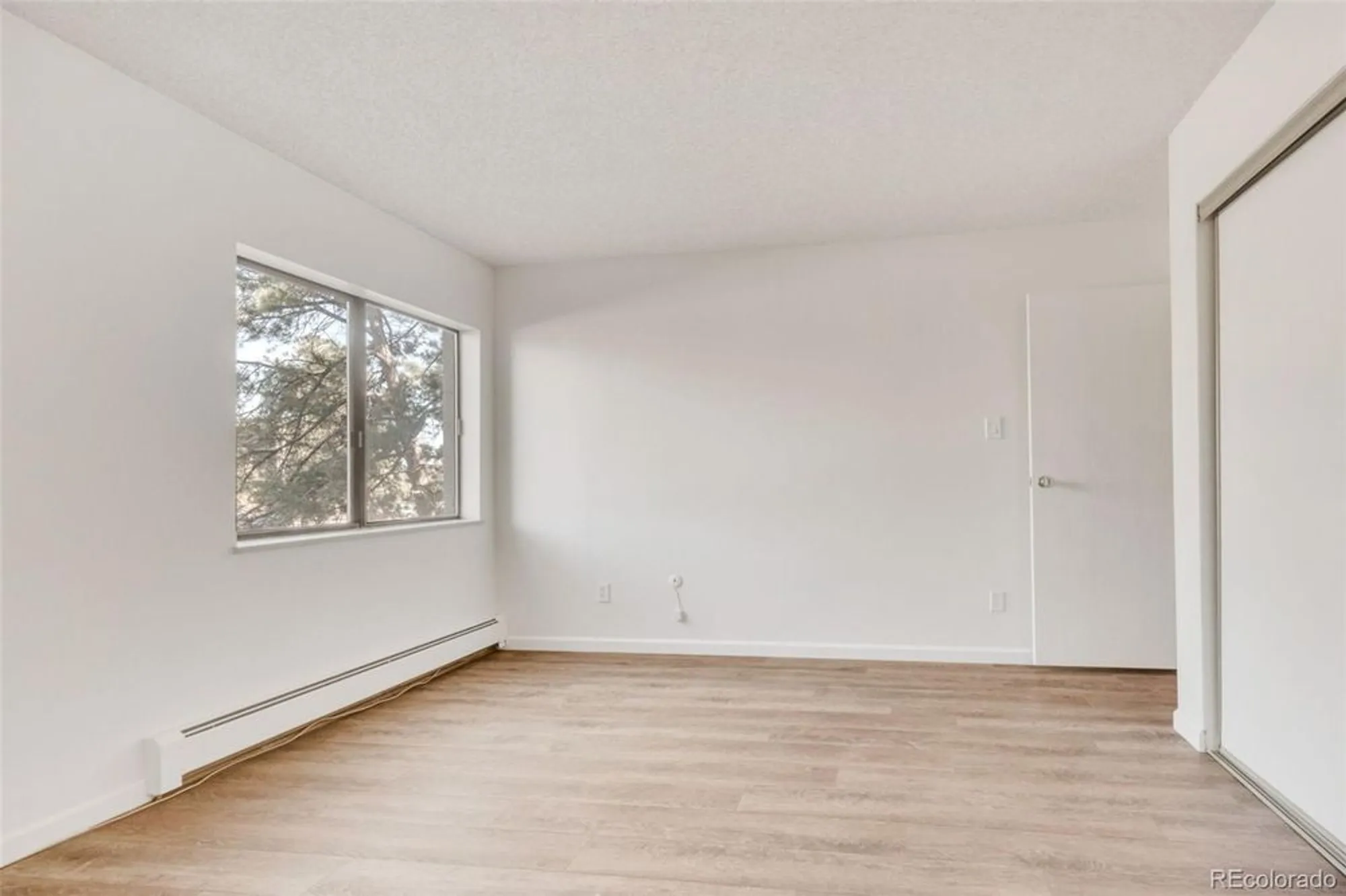 Property Slideshow image 13 of 40 | 13992 e marina dr 109, Aurora, CO, 80014