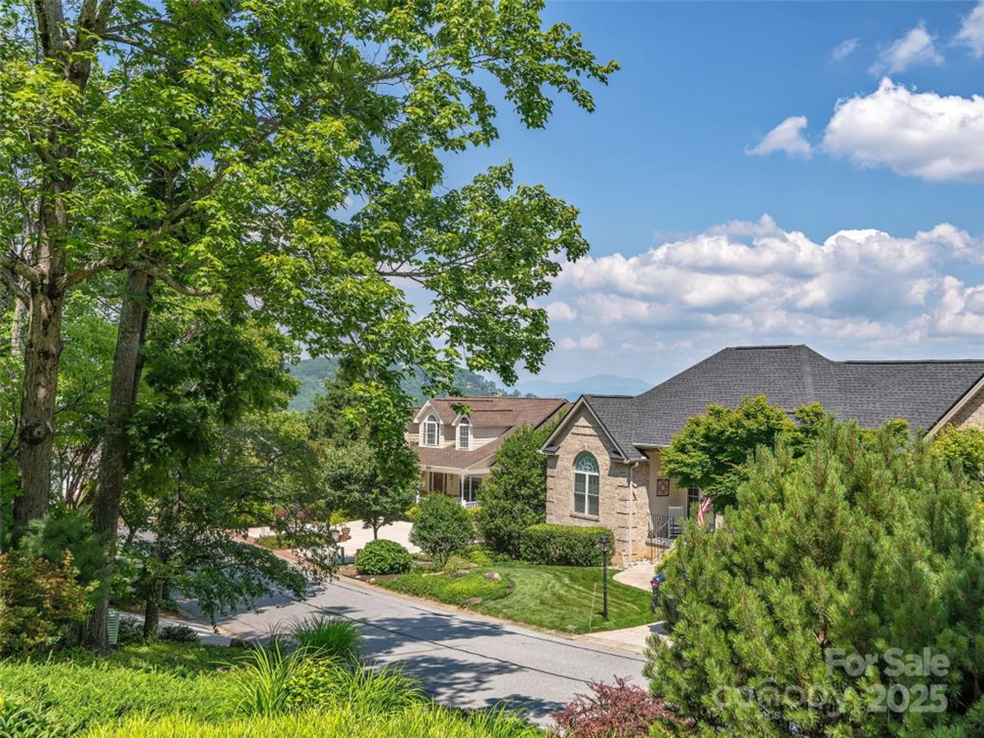 Property Slideshow image 25 of 37 | 306 croydon dr, Hendersonville, NC, 28791