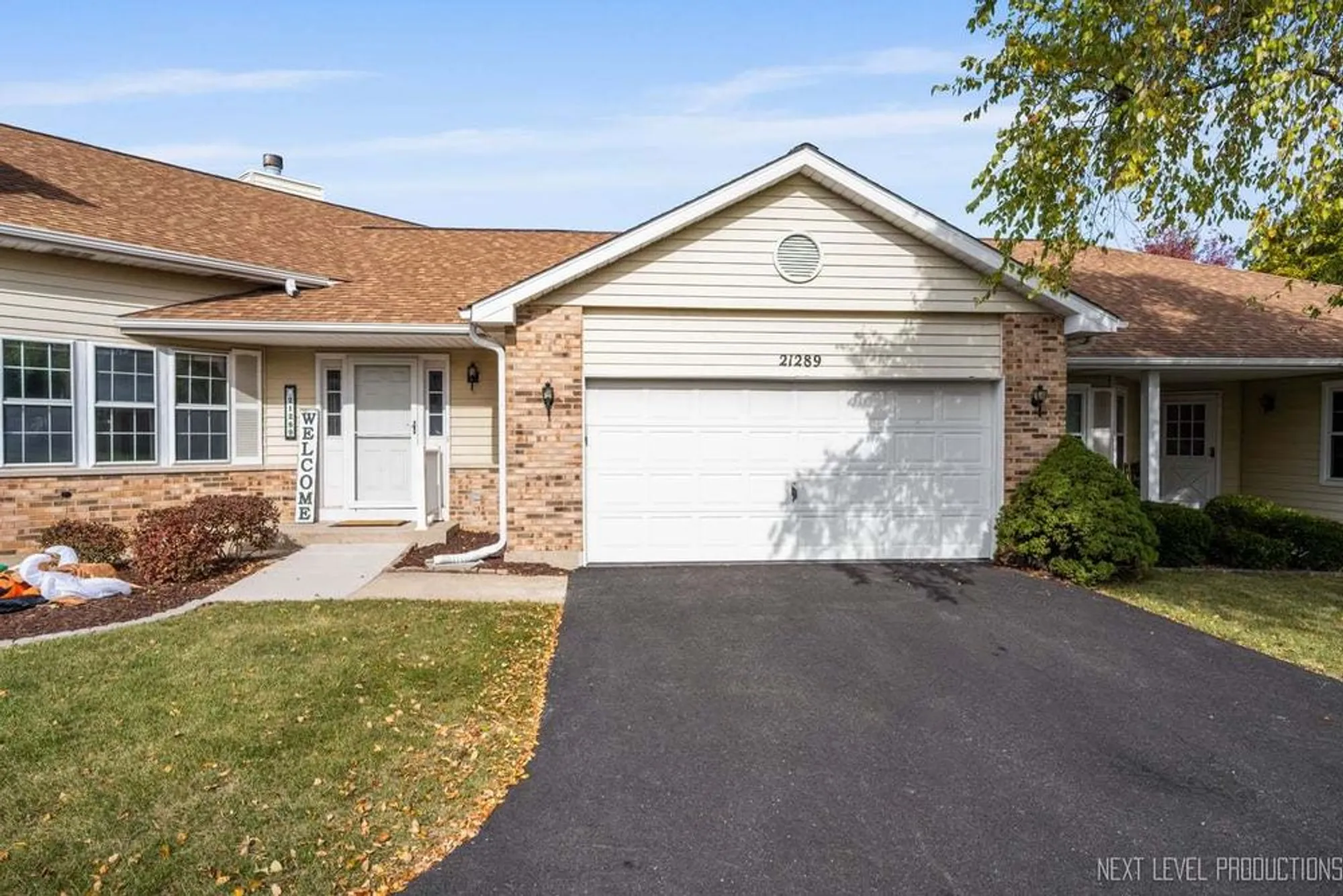Property Slideshow image 1 of 49 | 21289 silktree cir, Plainfield, IL, 60544