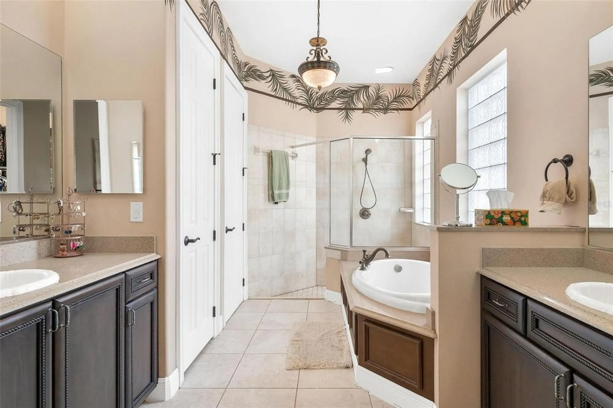 Property Slideshow image 22 of 47 | 38800 harborwoods pl, Lady Lake, FL, 32159