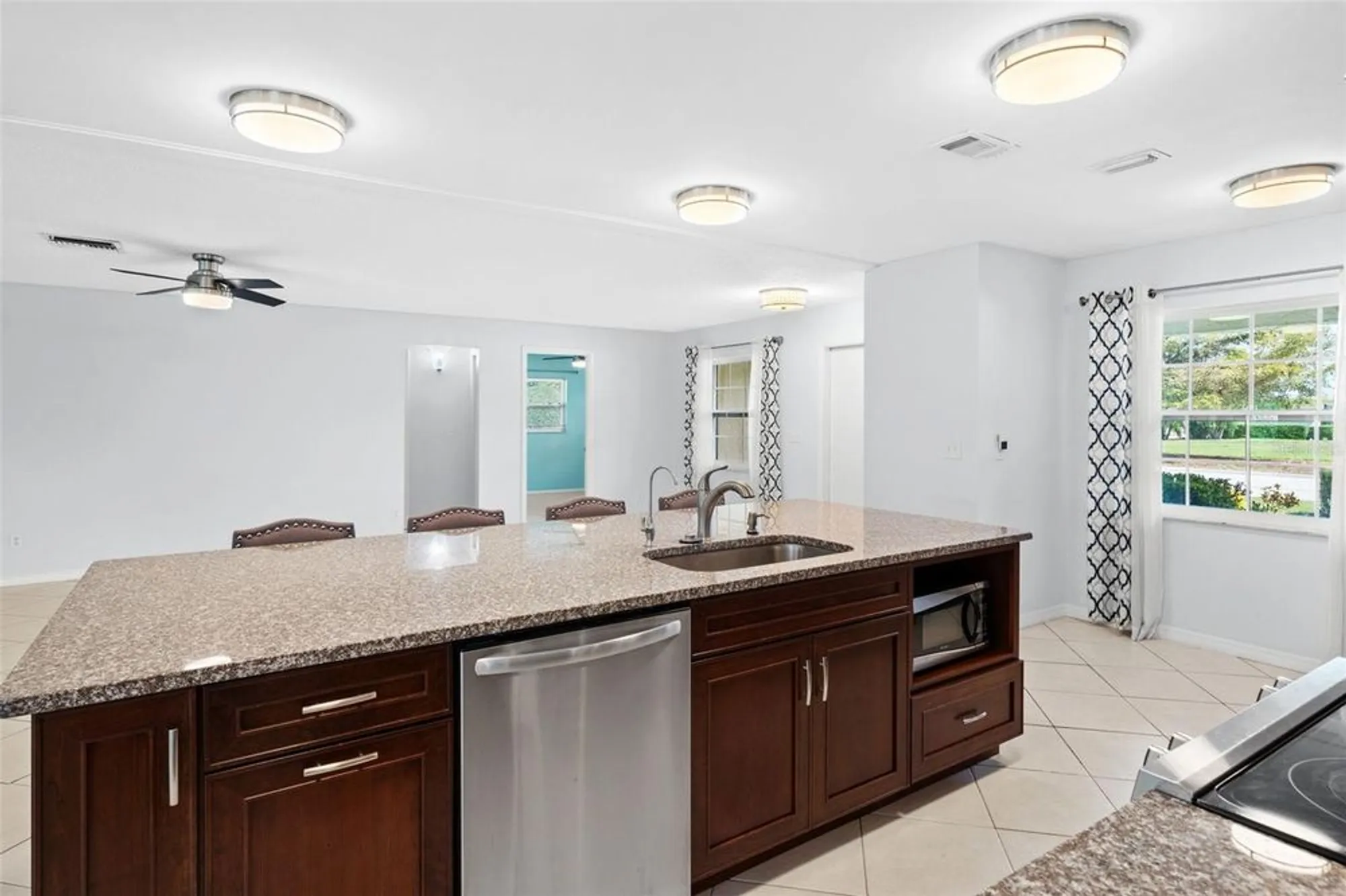 Property Slideshow image 26 of 70 | 7082 w country club dr n # 7082, Sarasota, FL, 34243