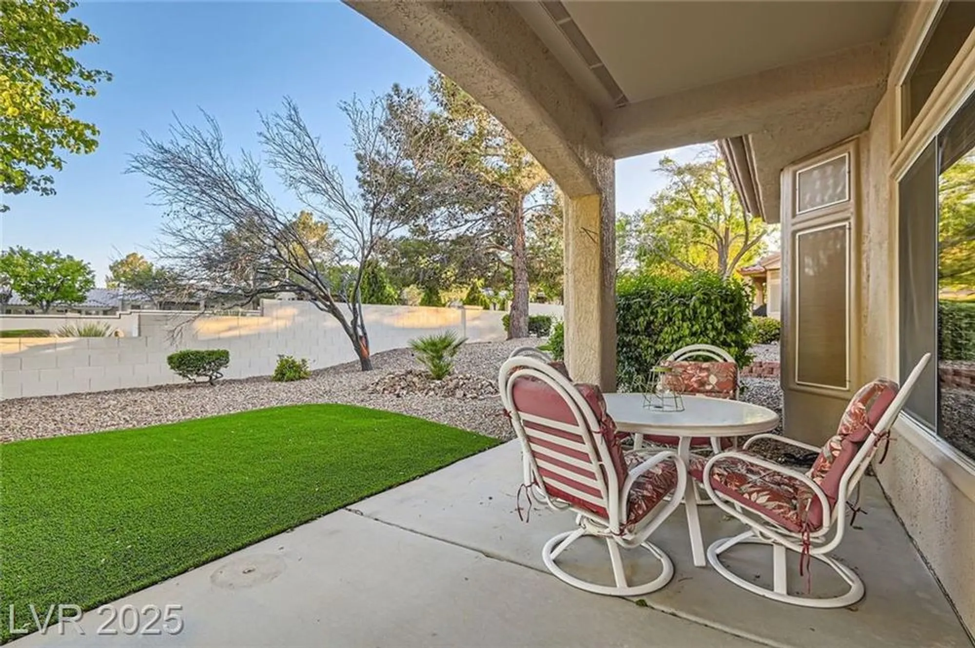 Property Slideshow image 22 of 36 | 10309 broom hill dr, Las Vegas, NV, 89134
