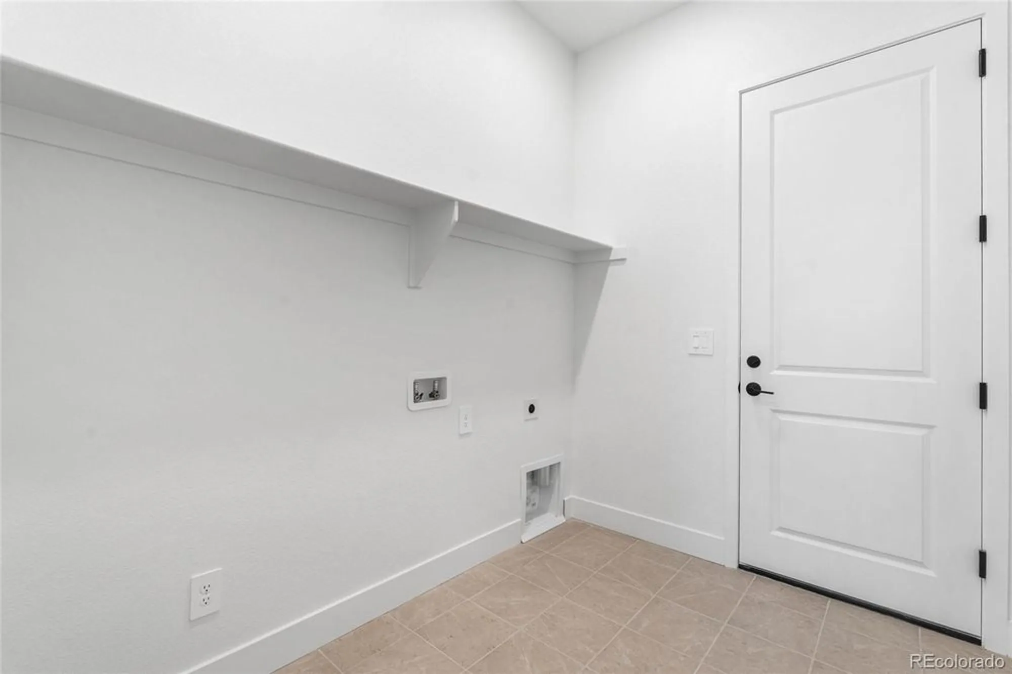 Property Slideshow image 7 of 26 | 8664 s quemoy st, Aurora, CO, 80016