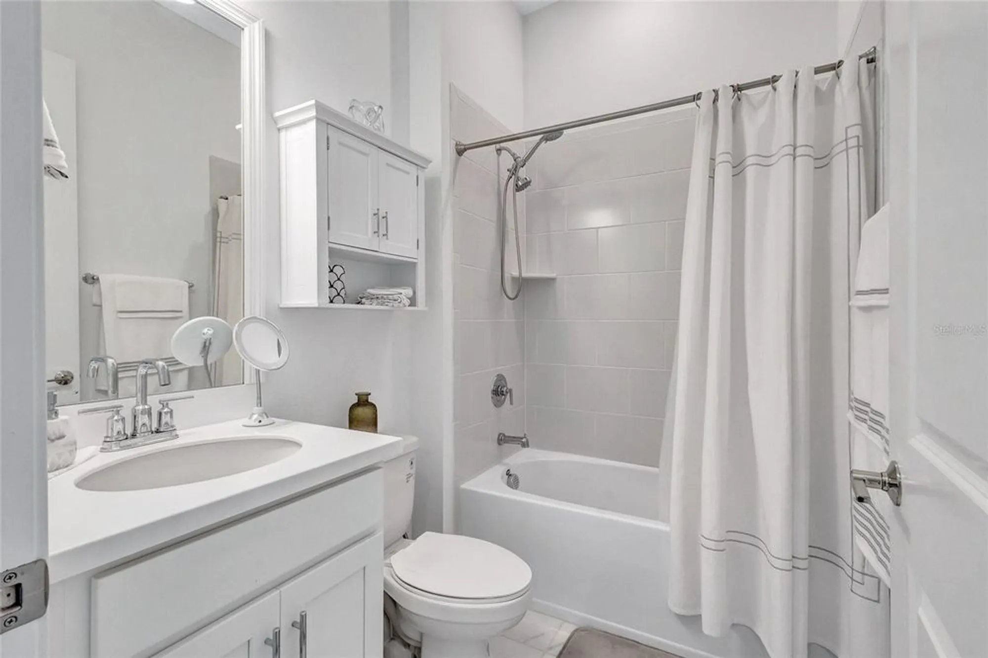 Property Slideshow image 18 of 56 | 6203 grandview hill ct, Bradenton, FL, 34203