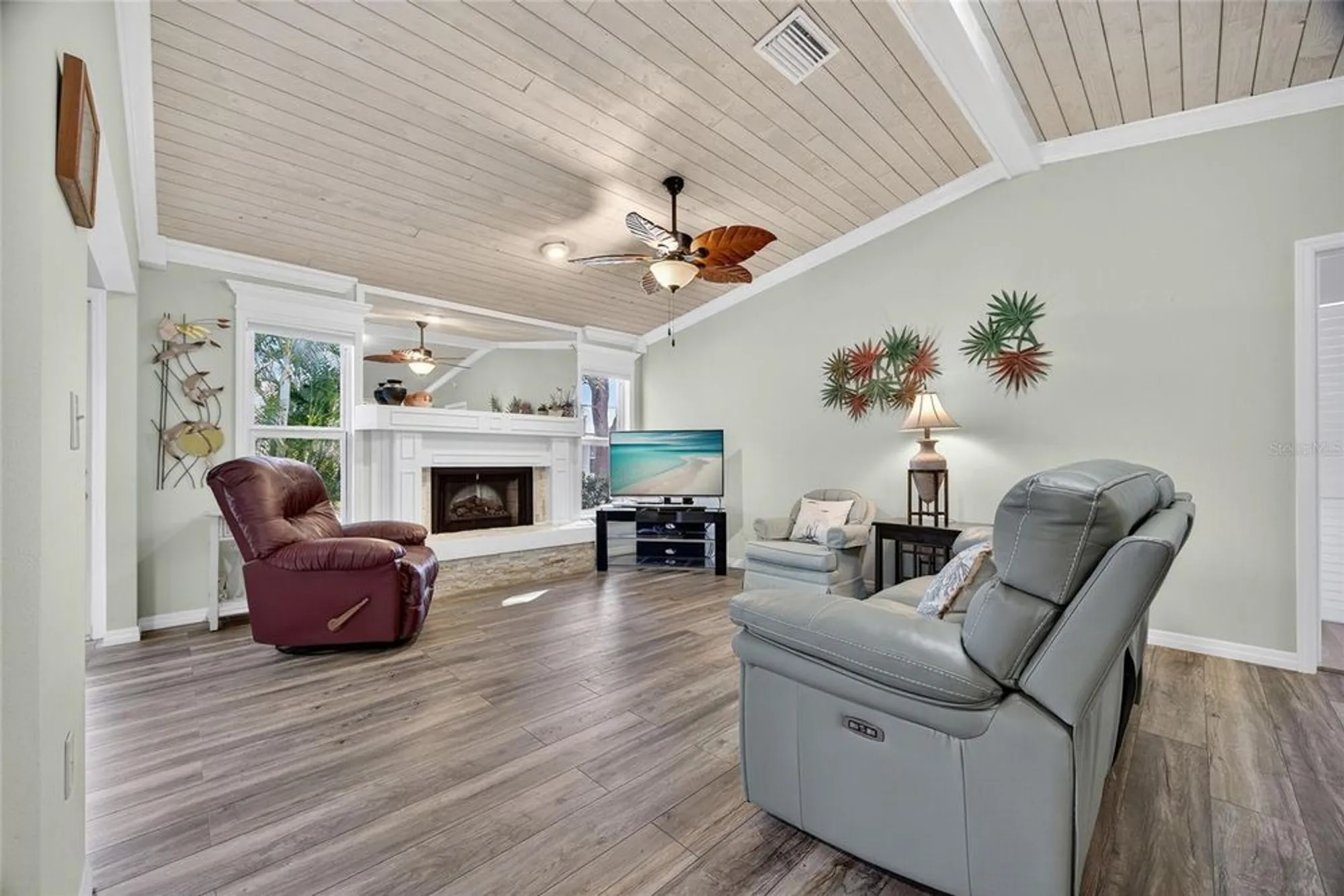 Property Slideshow image 4 of 40 | 612 chestnut ln # 100, Englewood, FL, 34223