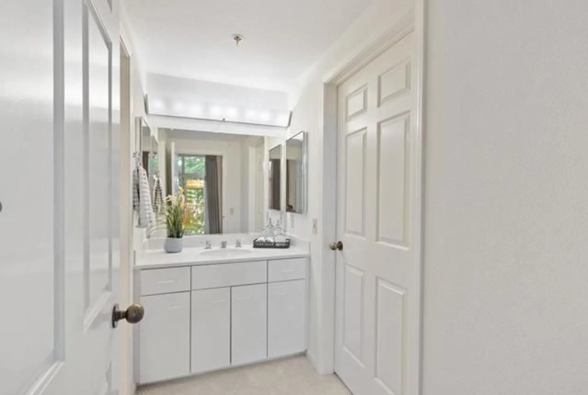 Property Slideshow image 11 of 13 | 1 baldwin ave 203, San Mateo, CA, 94401