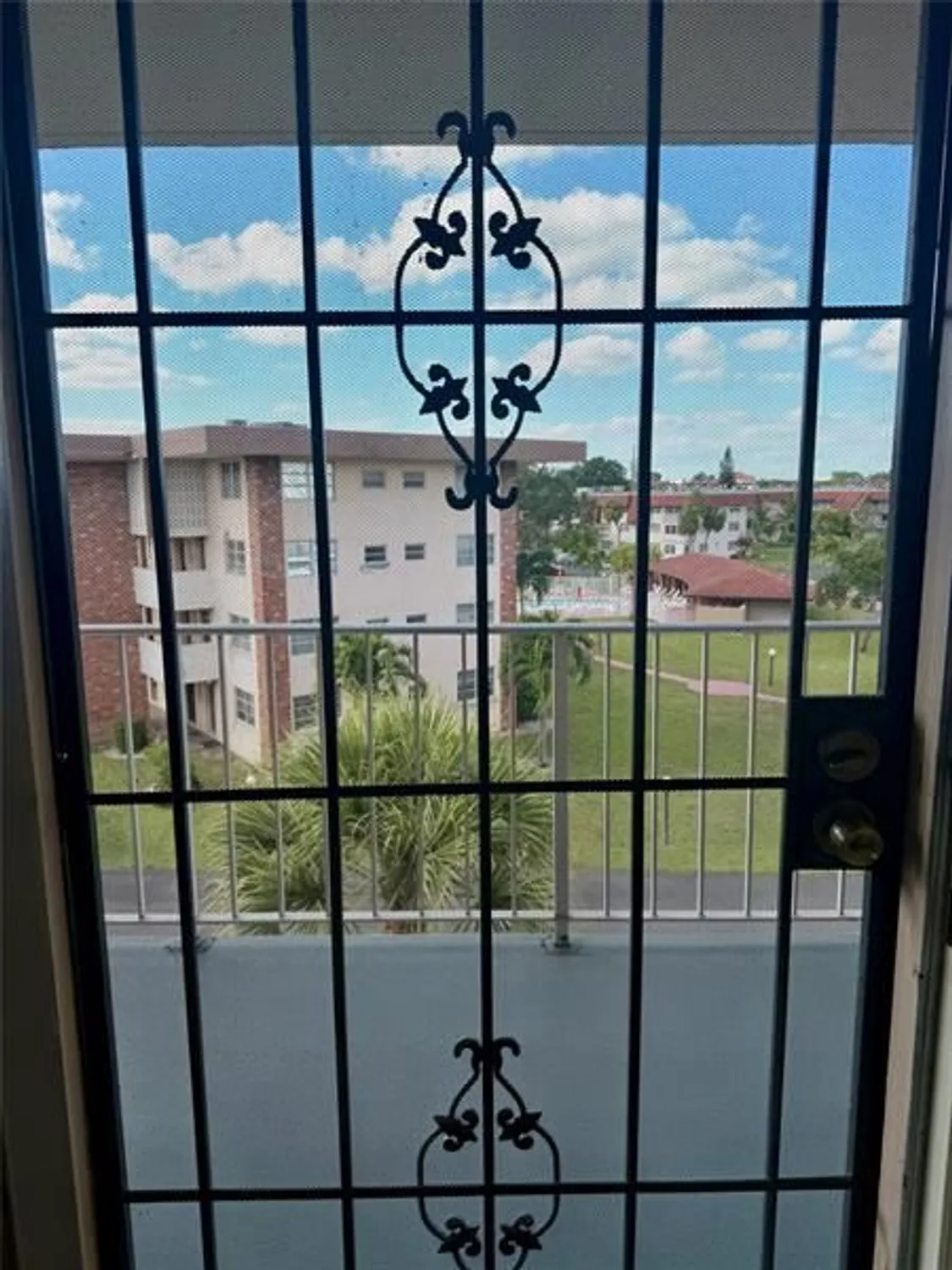 Property Slideshow image 14 of 20 | 2800 nw 47th ter 403b, Lauderdale Lakes, FL, 33313