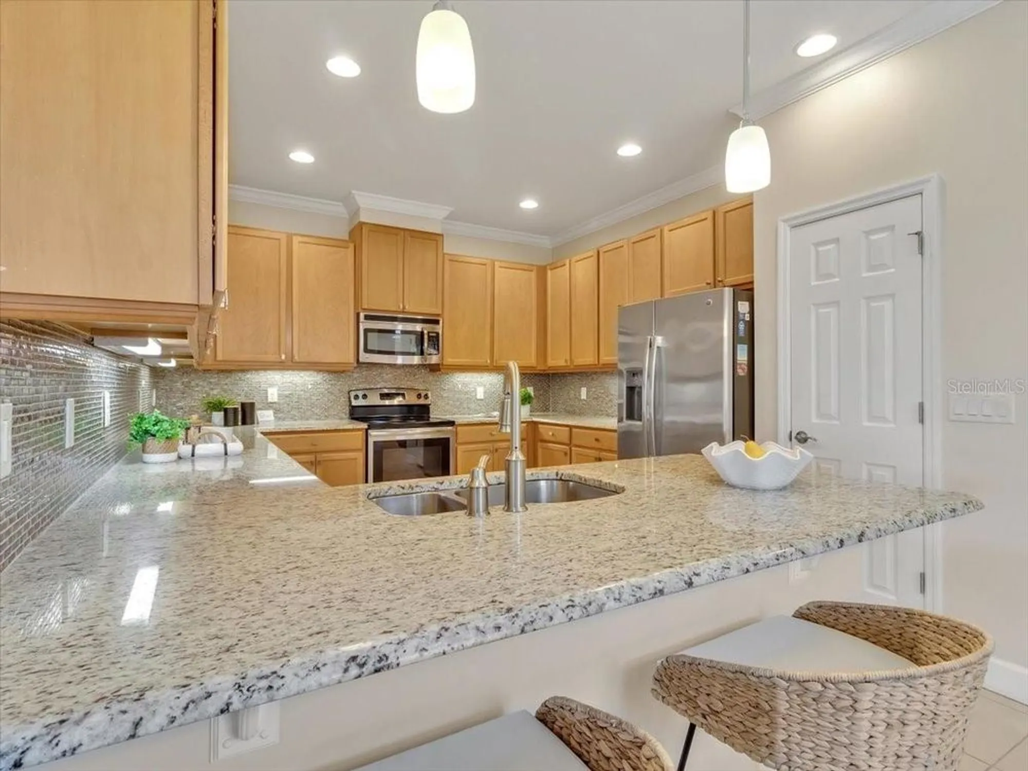 Property Slideshow image 10 of 52 | 635 chipper dr, Sun City Center, FL, 33573