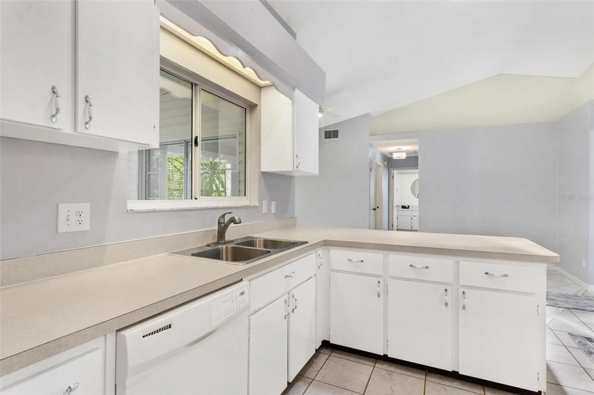 Property Slideshow image 21 of 48 | 26608 racquet cir, Leesburg, FL, 34748