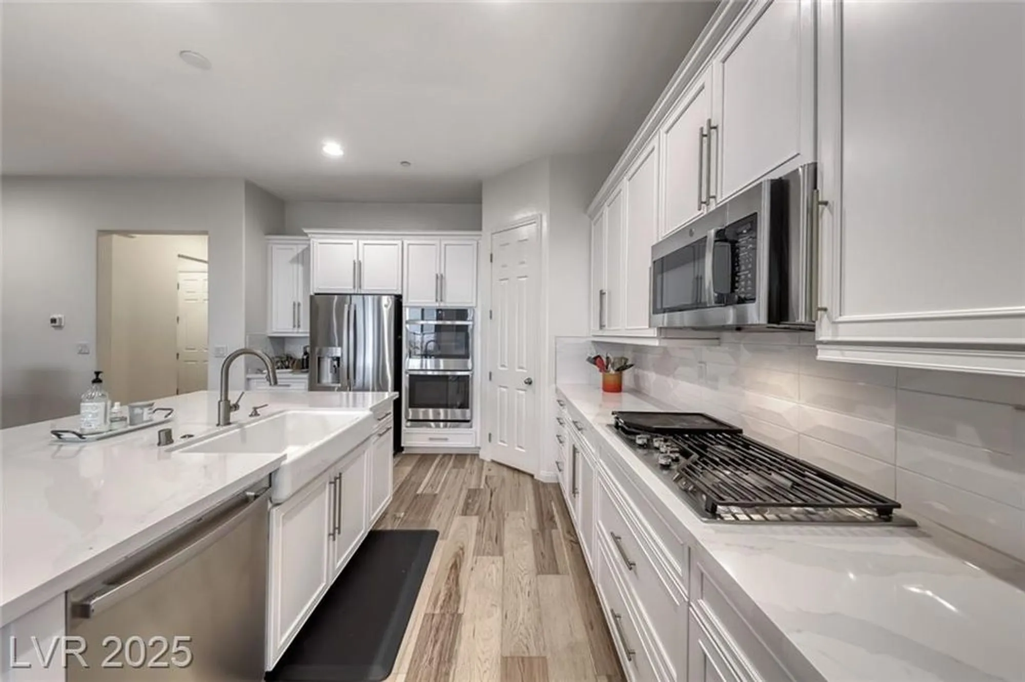 Property Slideshow image 24 of 78 | 32 tatahatso point st, Henderson, NV, 89011